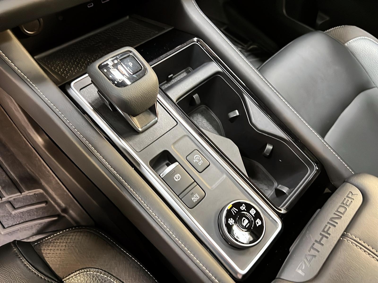 Nissan Pathfinder SL CUIR TOIT PANO NAV 4RM 2023 - image #17