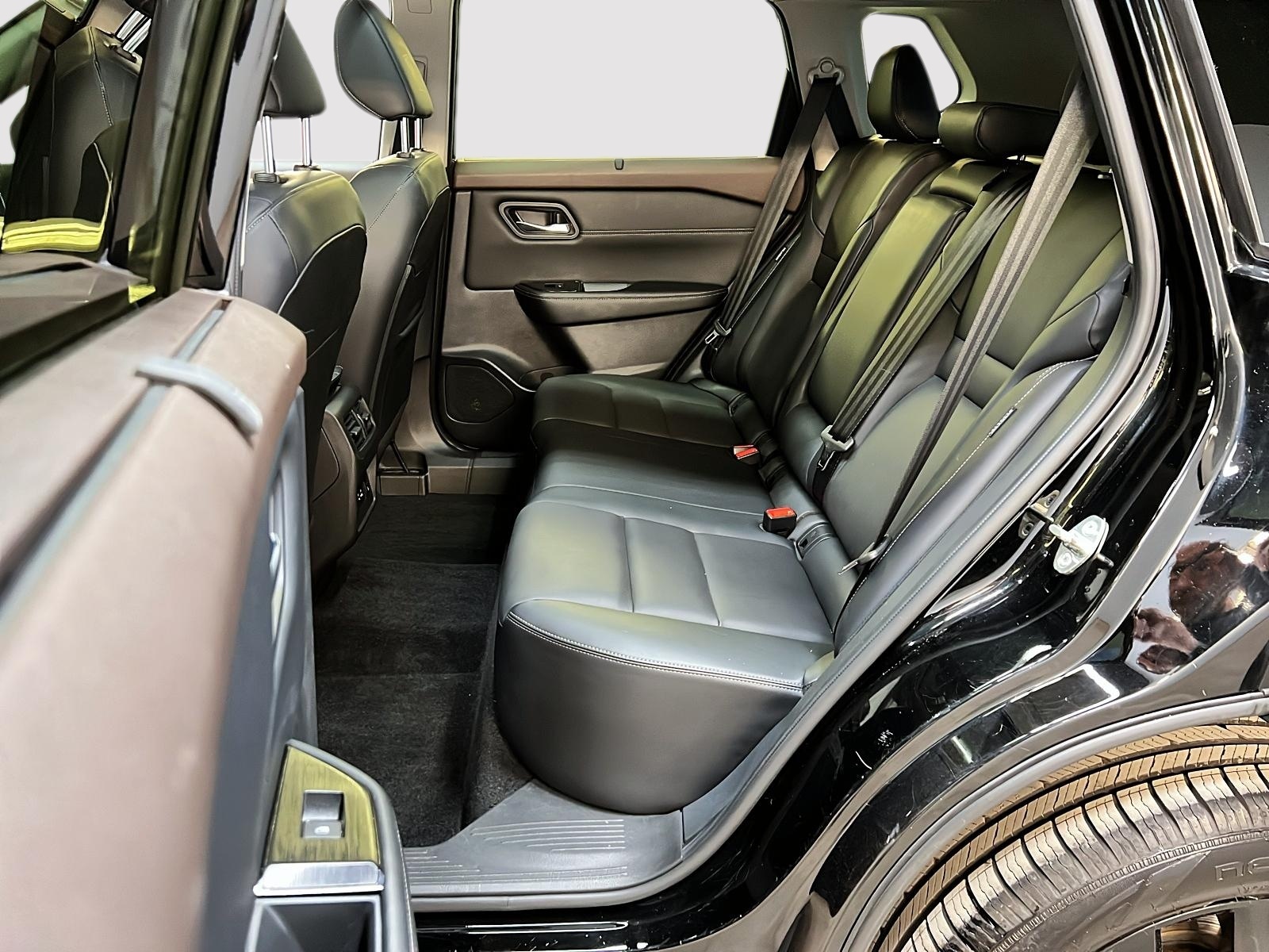 Nissan Rogue SV MIDNIGHT CUIR TOIT PANO 4RM 2023 - image #9