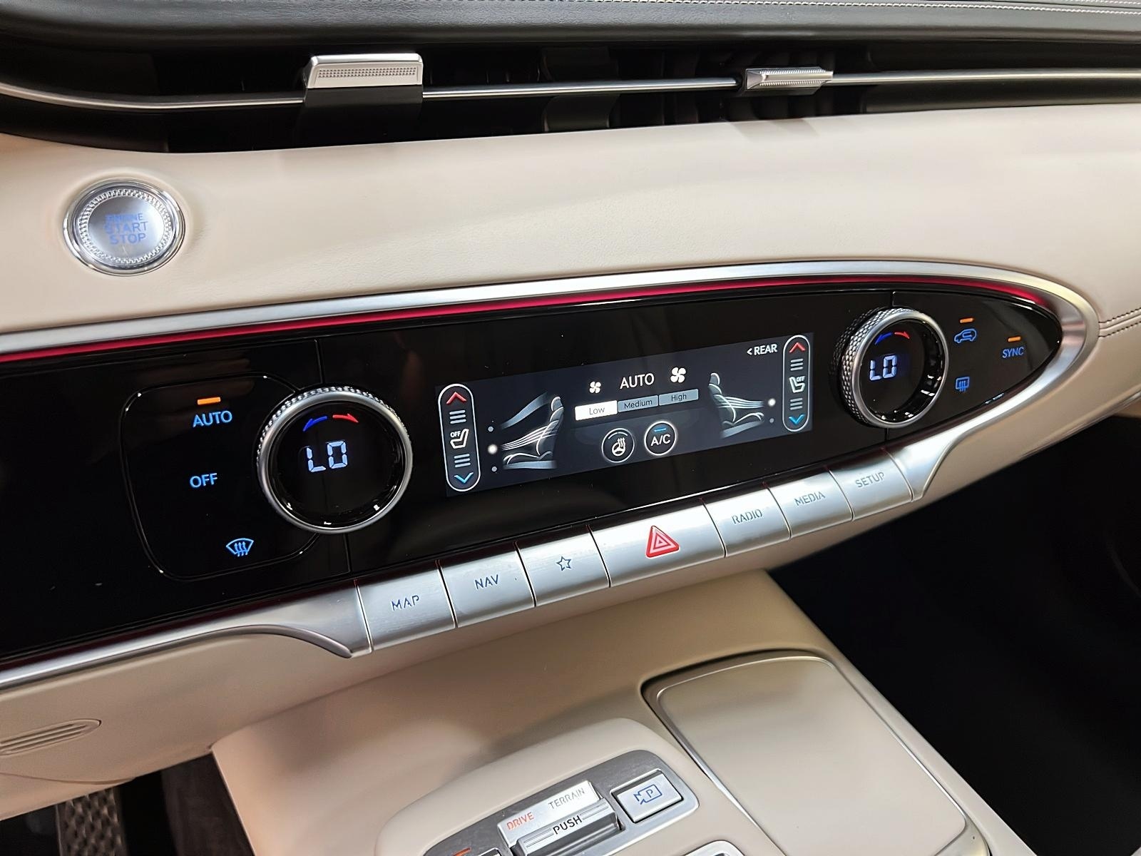 Genesis GV70 ADVANCED PLUS 2.5T CUIR TOIT PANO NAV 4RM 2025 - image #17