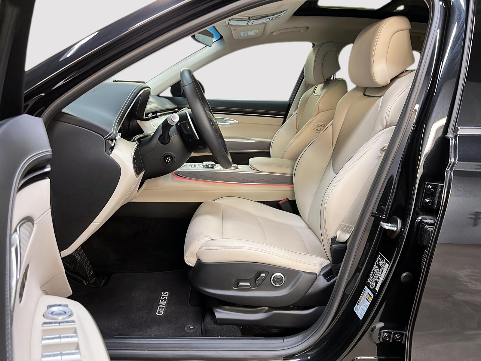 Genesis GV70 ADVANCED PLUS 2.5T CUIR TOIT PANO NAV 4RM 2025 - image #7