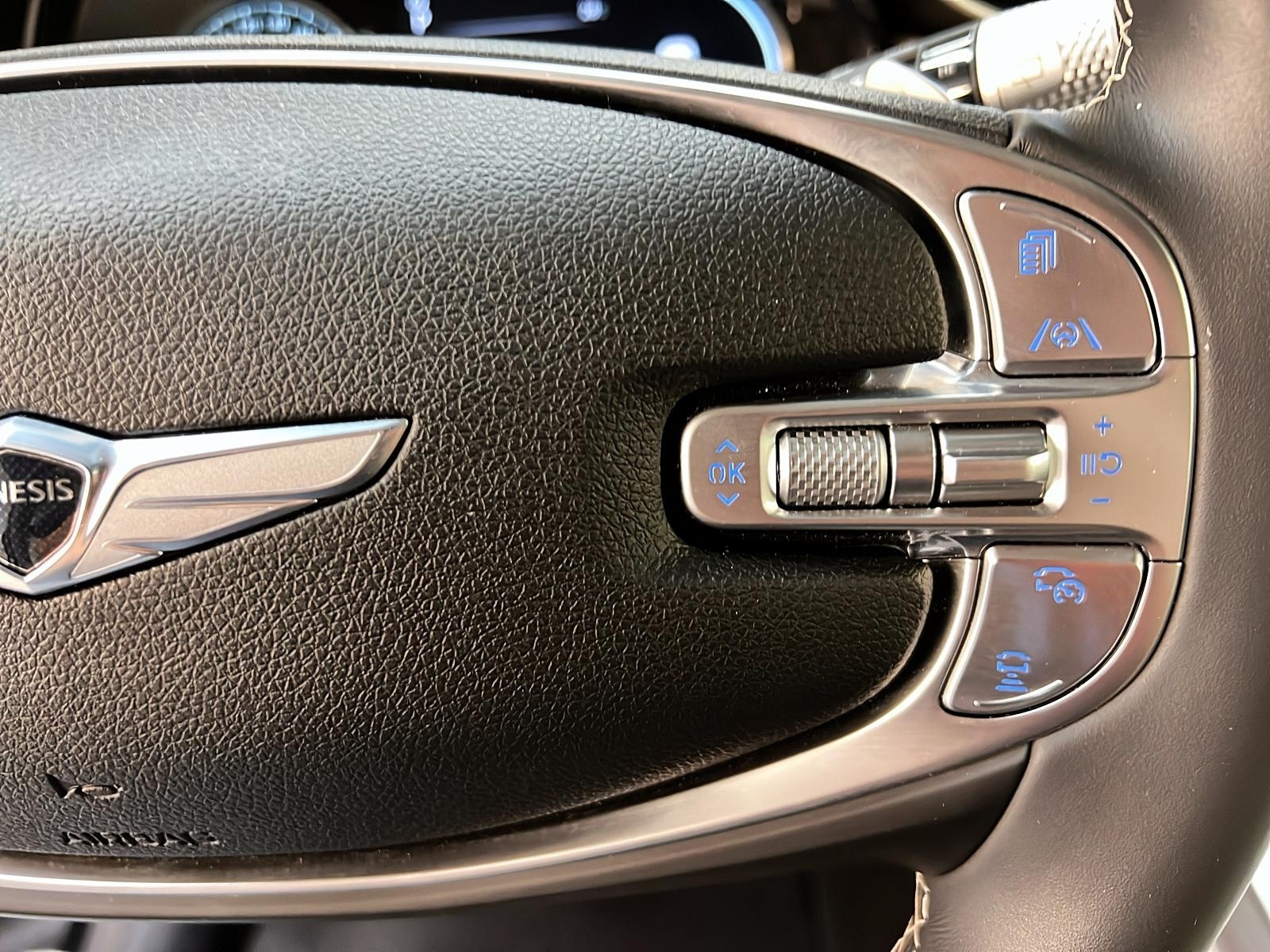 Genesis GV70 ADVANCED PLUS 2.5T CUIR TOIT PANO NAV 4RM 2025 - image #22