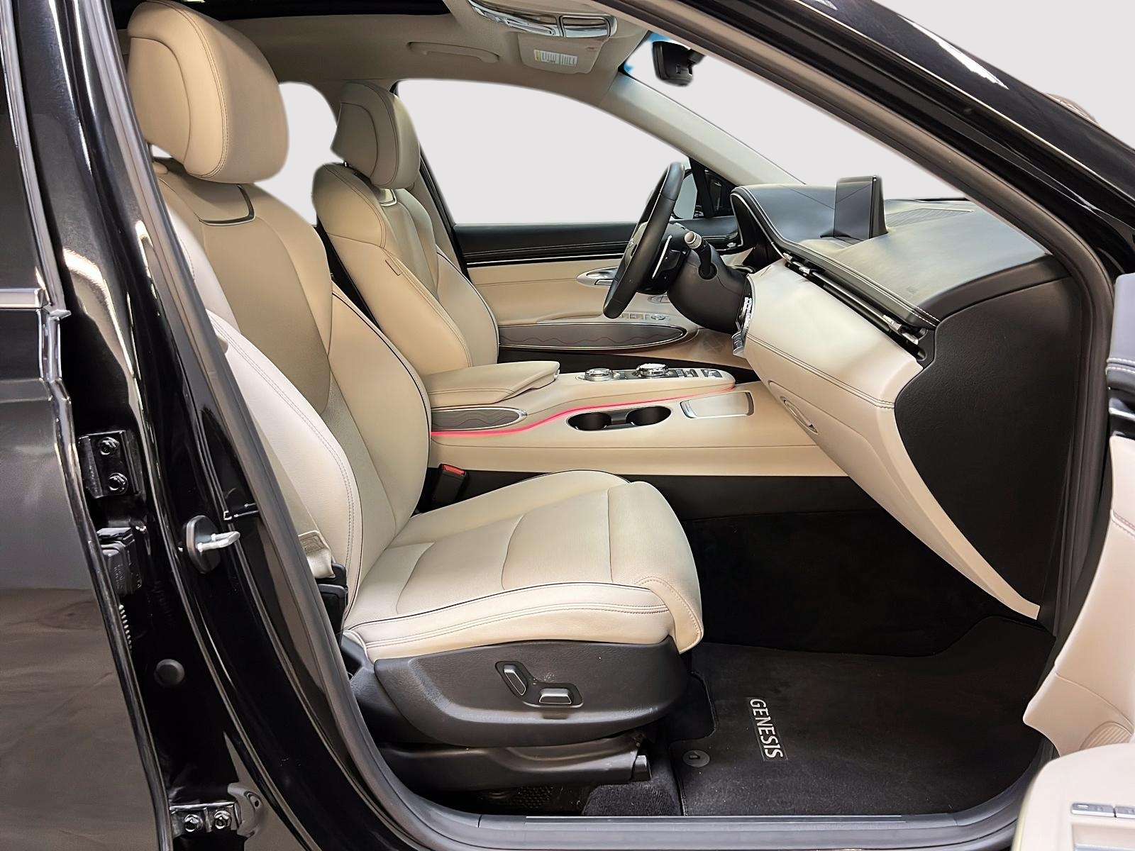 Genesis GV70 ADVANCED PLUS 2.5T CUIR TOIT PANO NAV 4RM 2025 - image #8