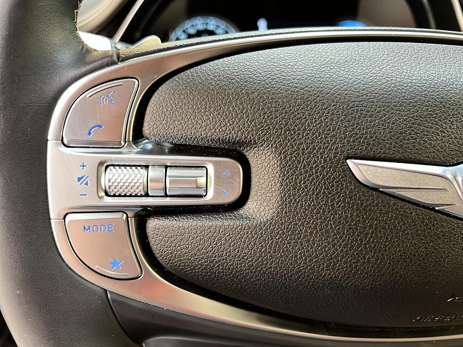 Genesis GV70 ADVANCED PLUS 2.5T CUIR TOIT PANO NAV 4RM 2025 - image #23