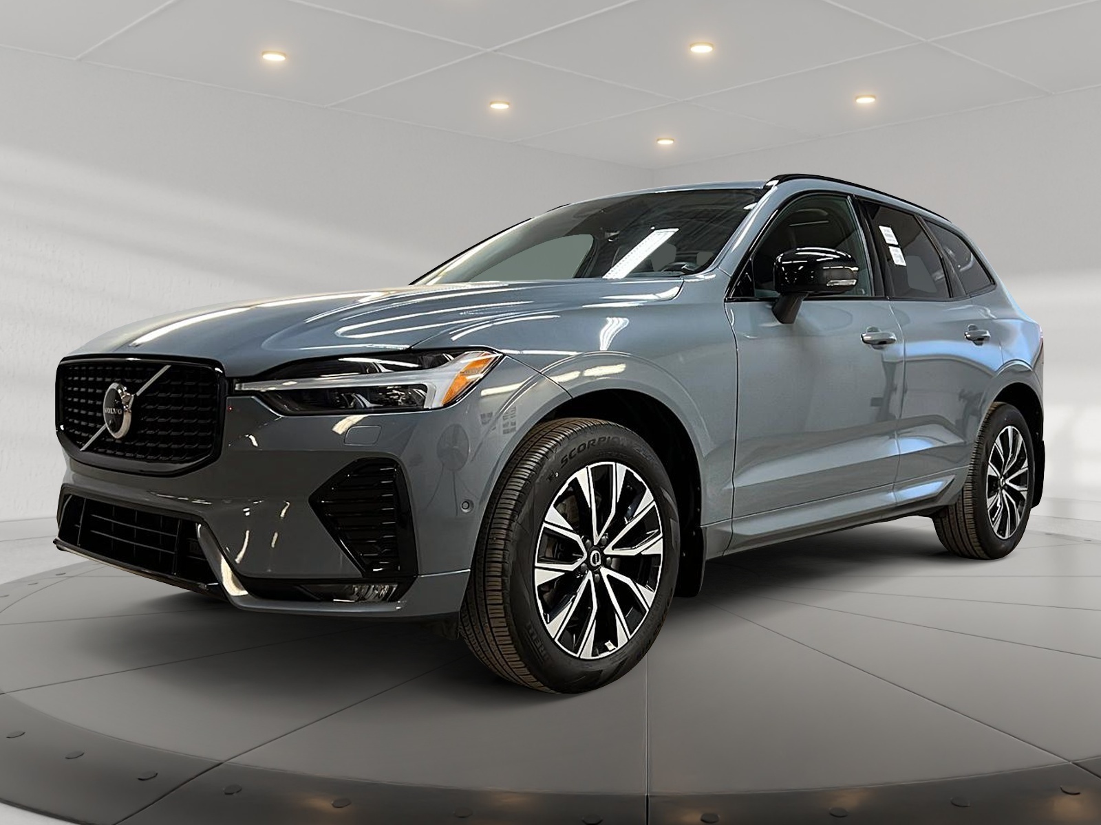 Volvo XC60 B6 PLUS DARK CUIR TOIT PANO NAV 4RM 2023 - image #1