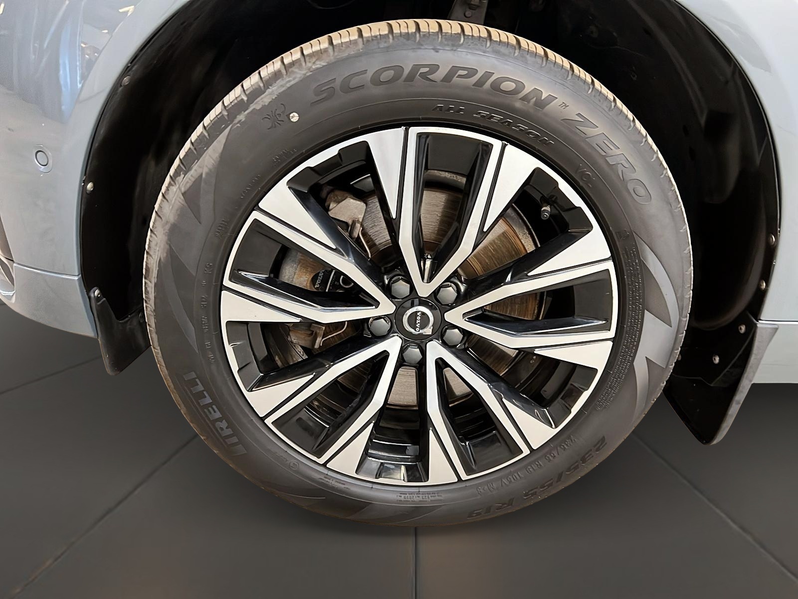 Volvo XC60 B6 PLUS DARK CUIR TOIT PANO NAV 4RM 2023 - image #31