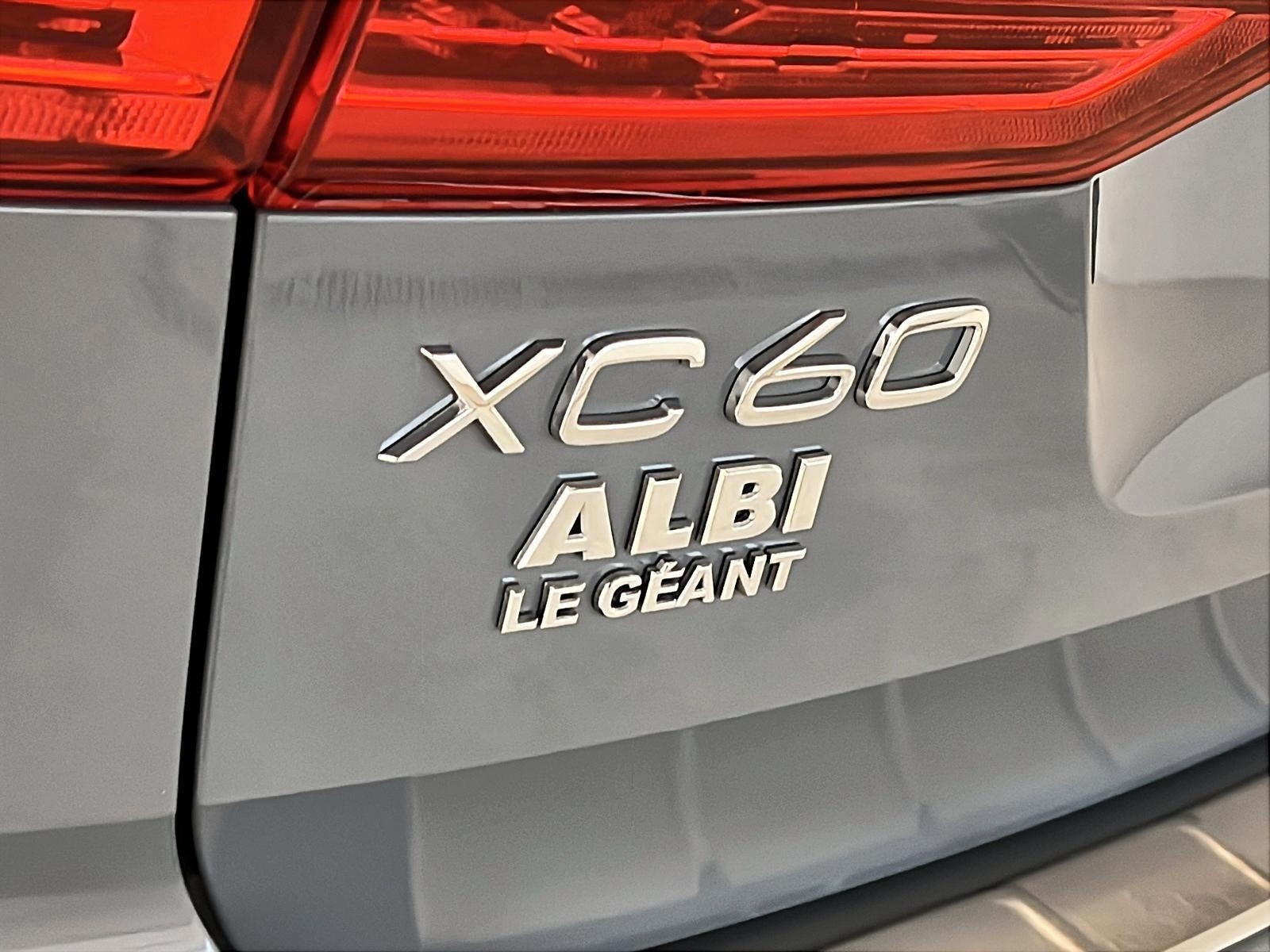 Volvo XC60 B6 PLUS DARK CUIR TOIT PANO NAV 4RM 2023 - image #28