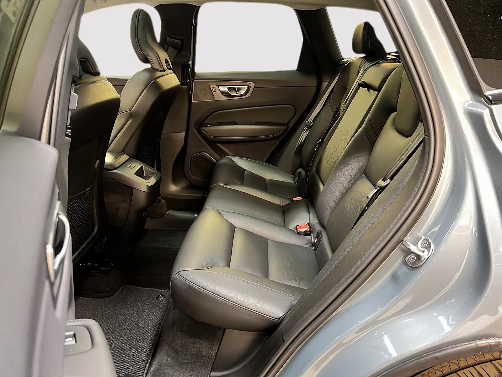 Volvo XC60 2023 - Image #9