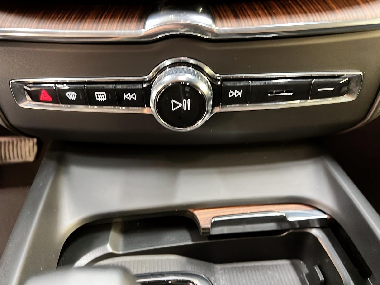 Volvo XC60 2023 - Image #17