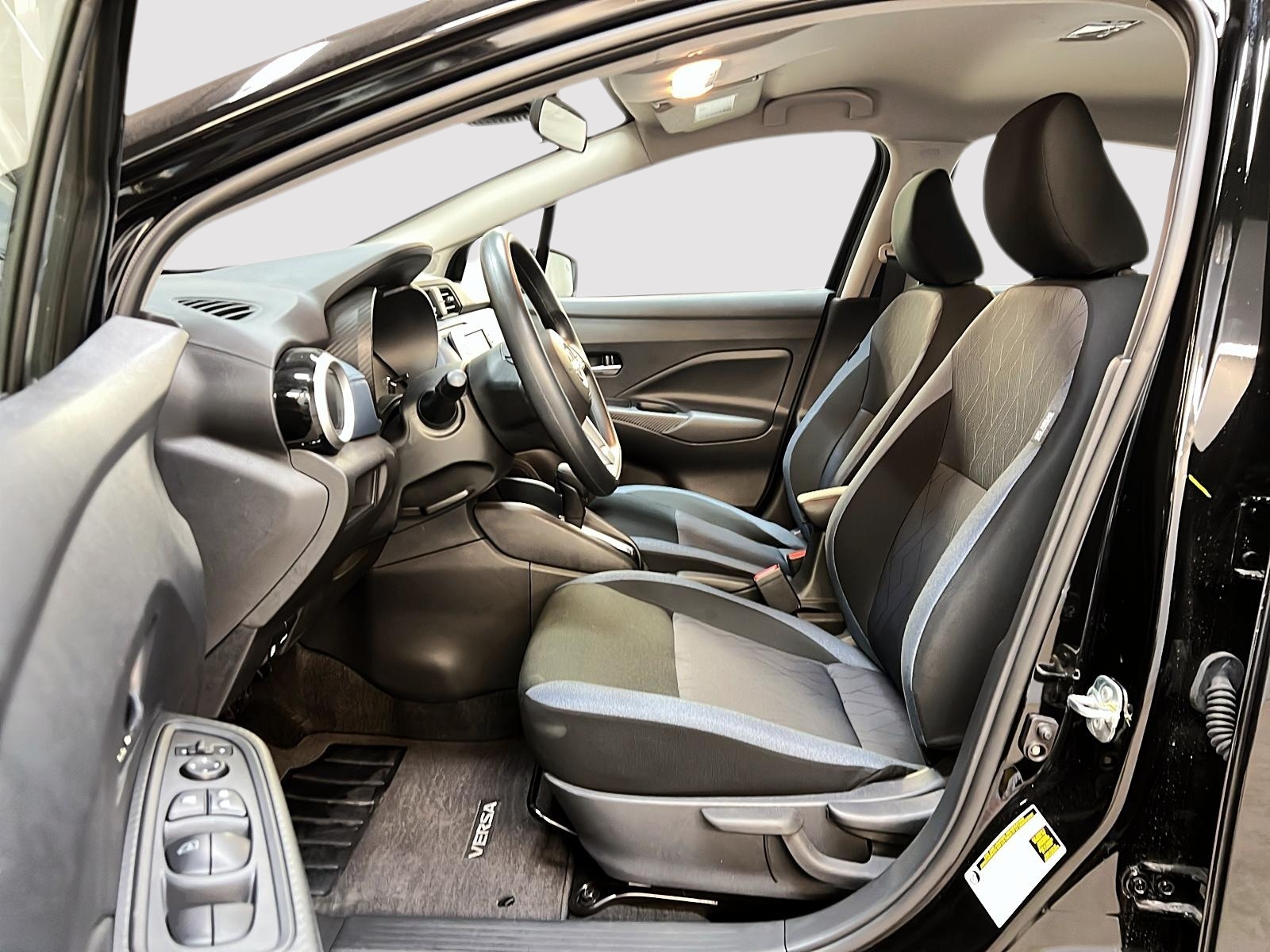Nissan Versa SV 2025 — photo 7