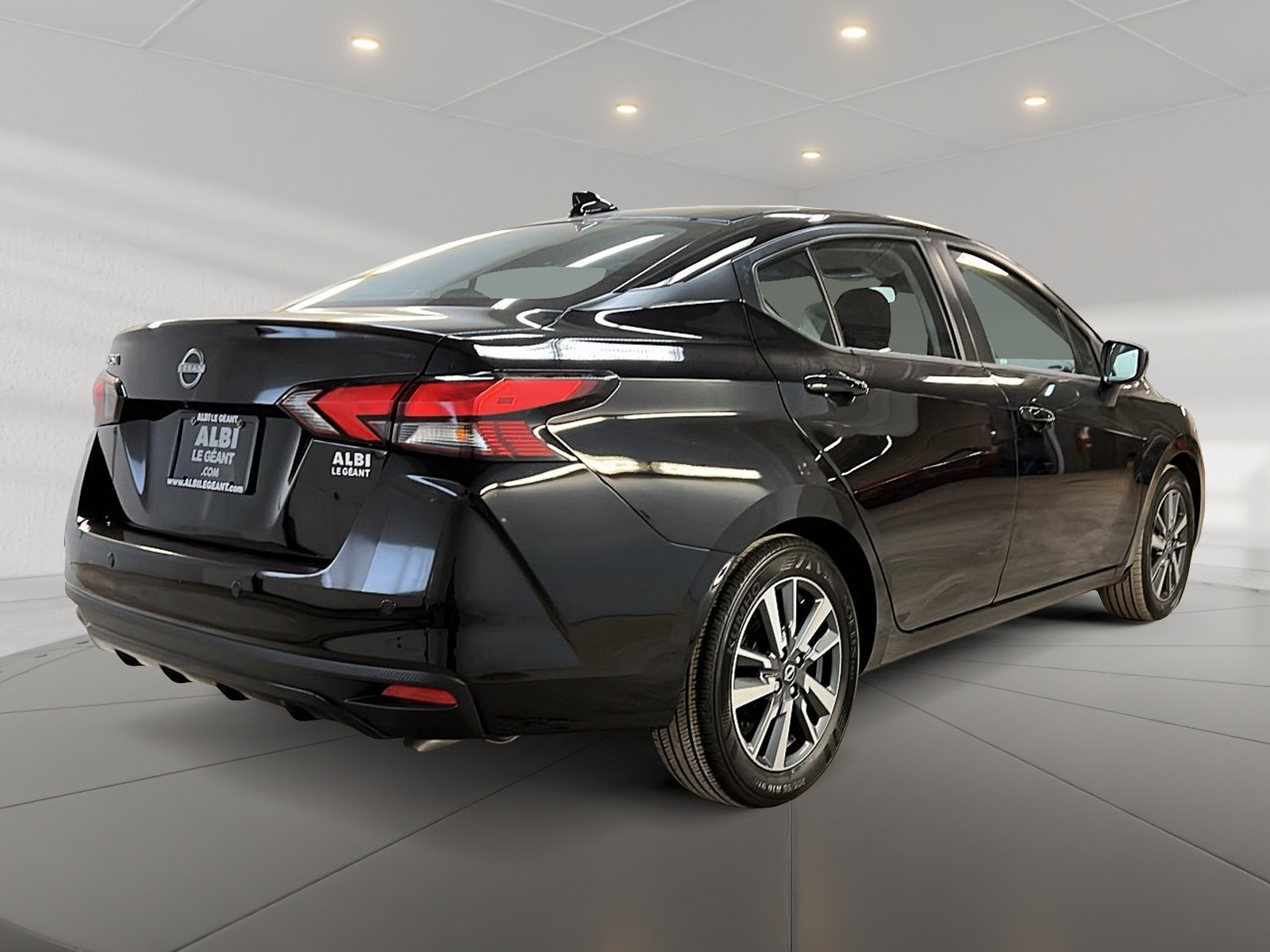 Nissan Versa SV 2025 — photo 4