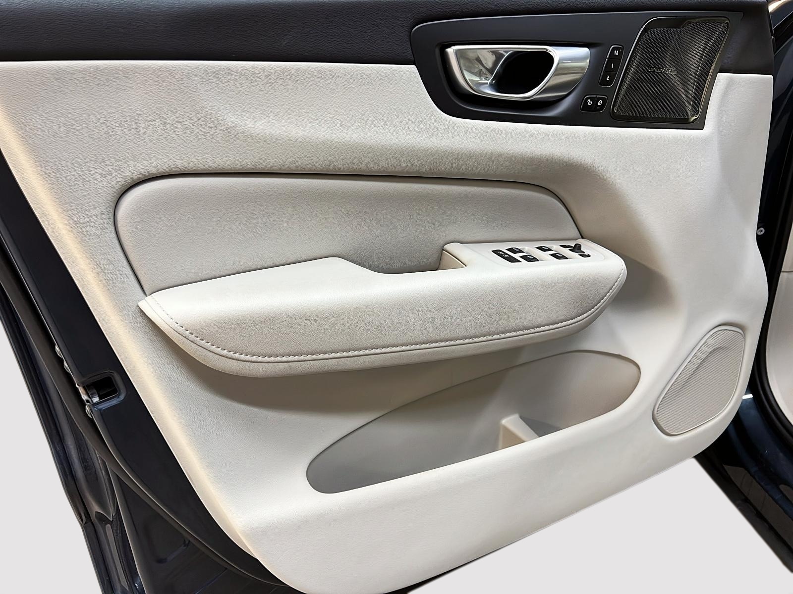 Volvo XC60 2023 - Image #25