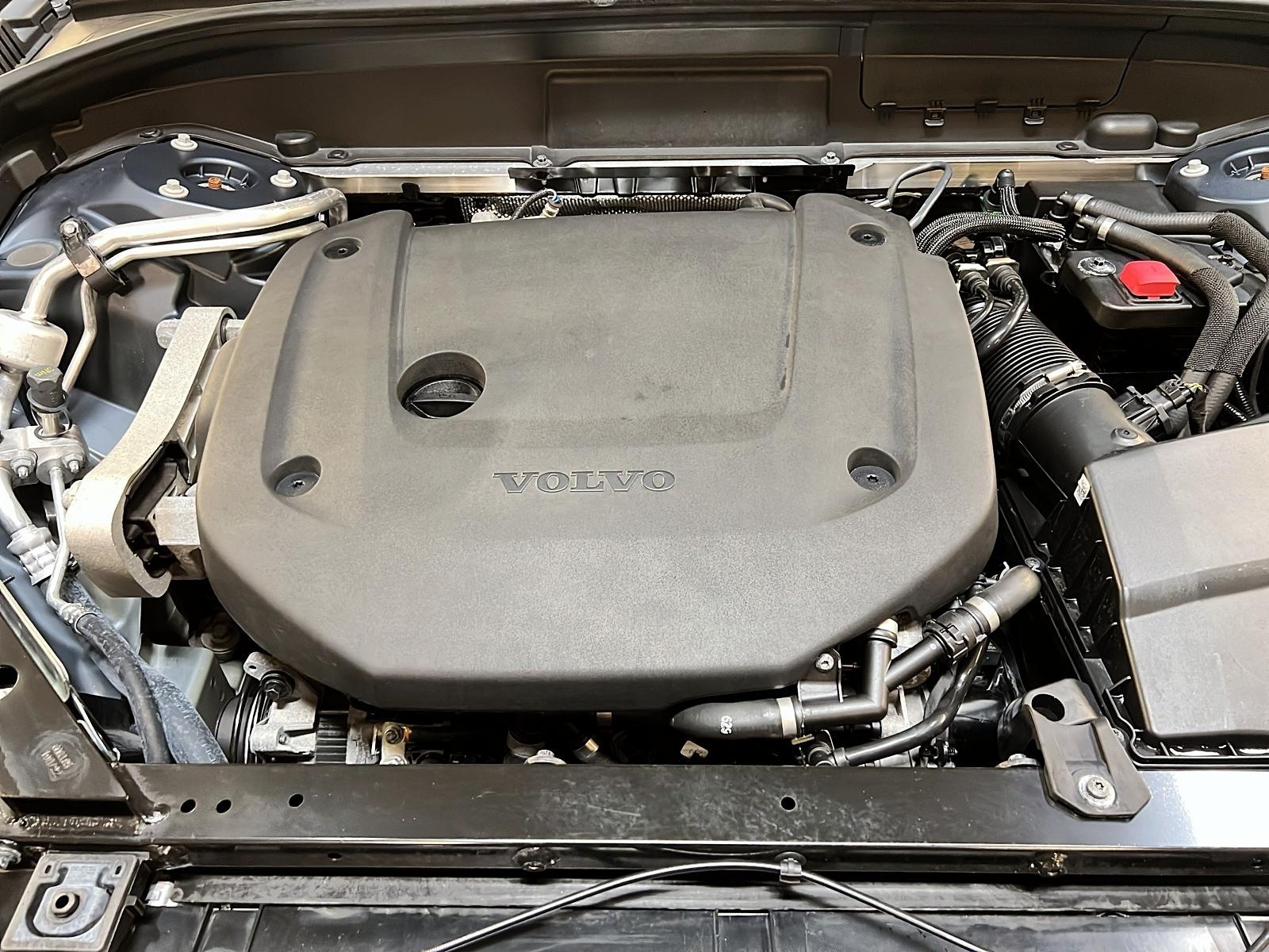 Volvo XC60 B6 PLUS DARK  CUIR TOIT PANO NAV  4RM 2023 - image #13