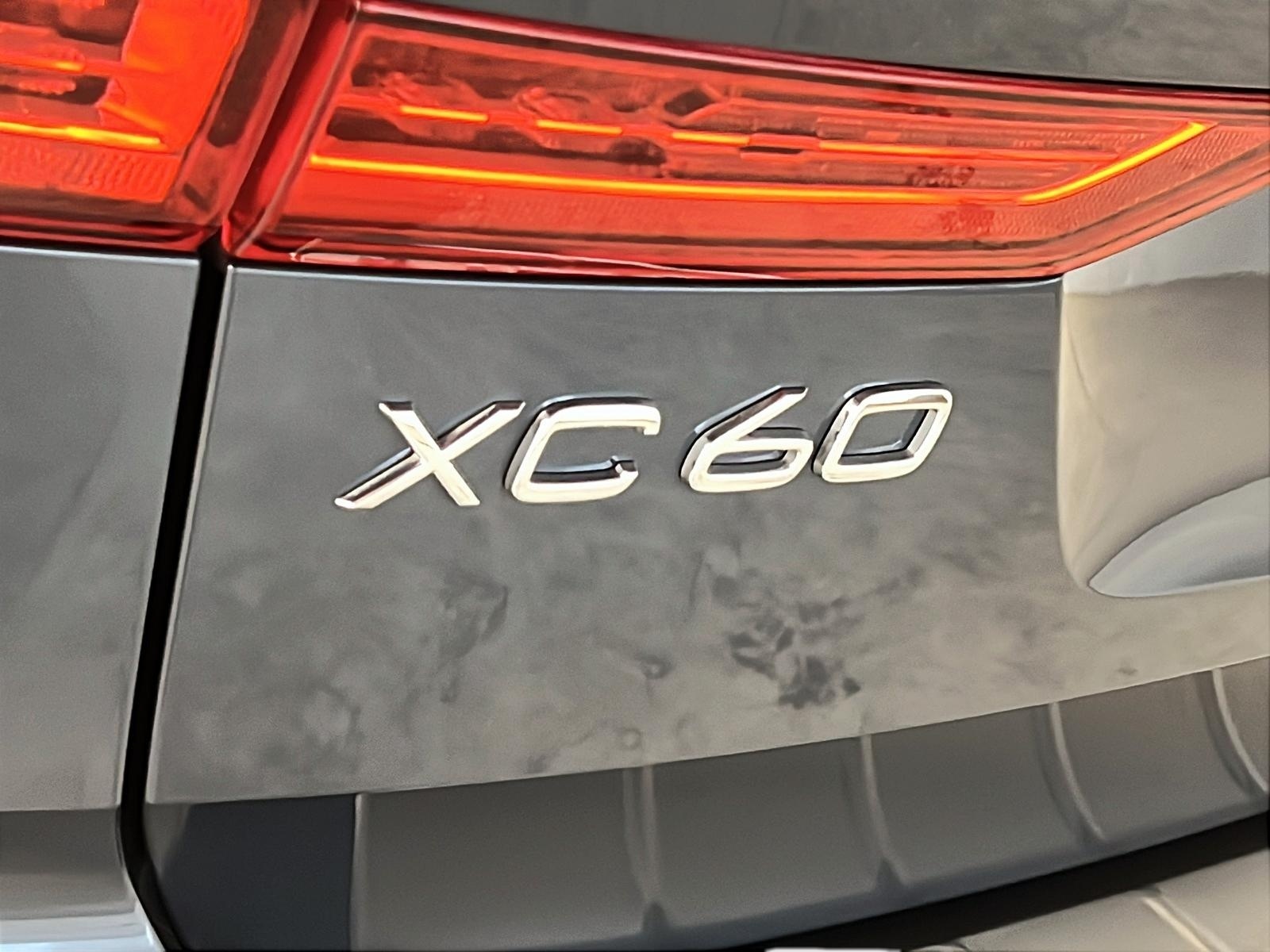 Volvo XC60 B6 PLUS DARK  CUIR TOIT PANO NAV  4RM 2023 - image #28