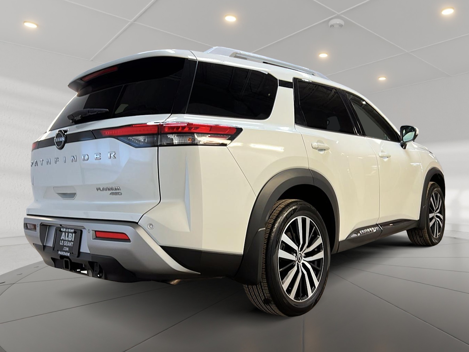 Nissan Pathfinder PLATINUM CUIR TOIT PANO NAV 4RM 2024 - image #4
