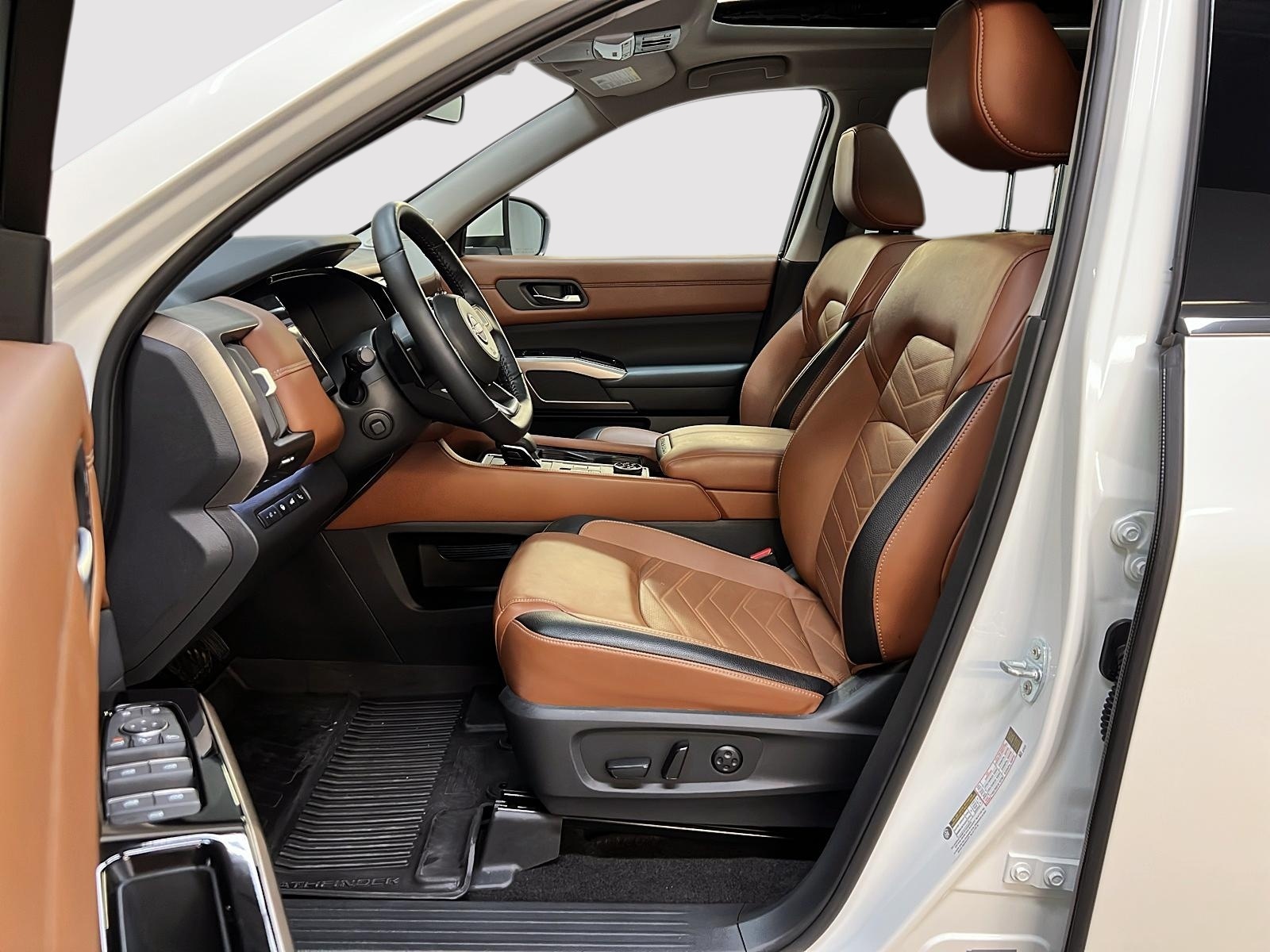 Nissan Pathfinder PLATINUM CUIR TOIT PANO NAV 4RM 2024 - image #7