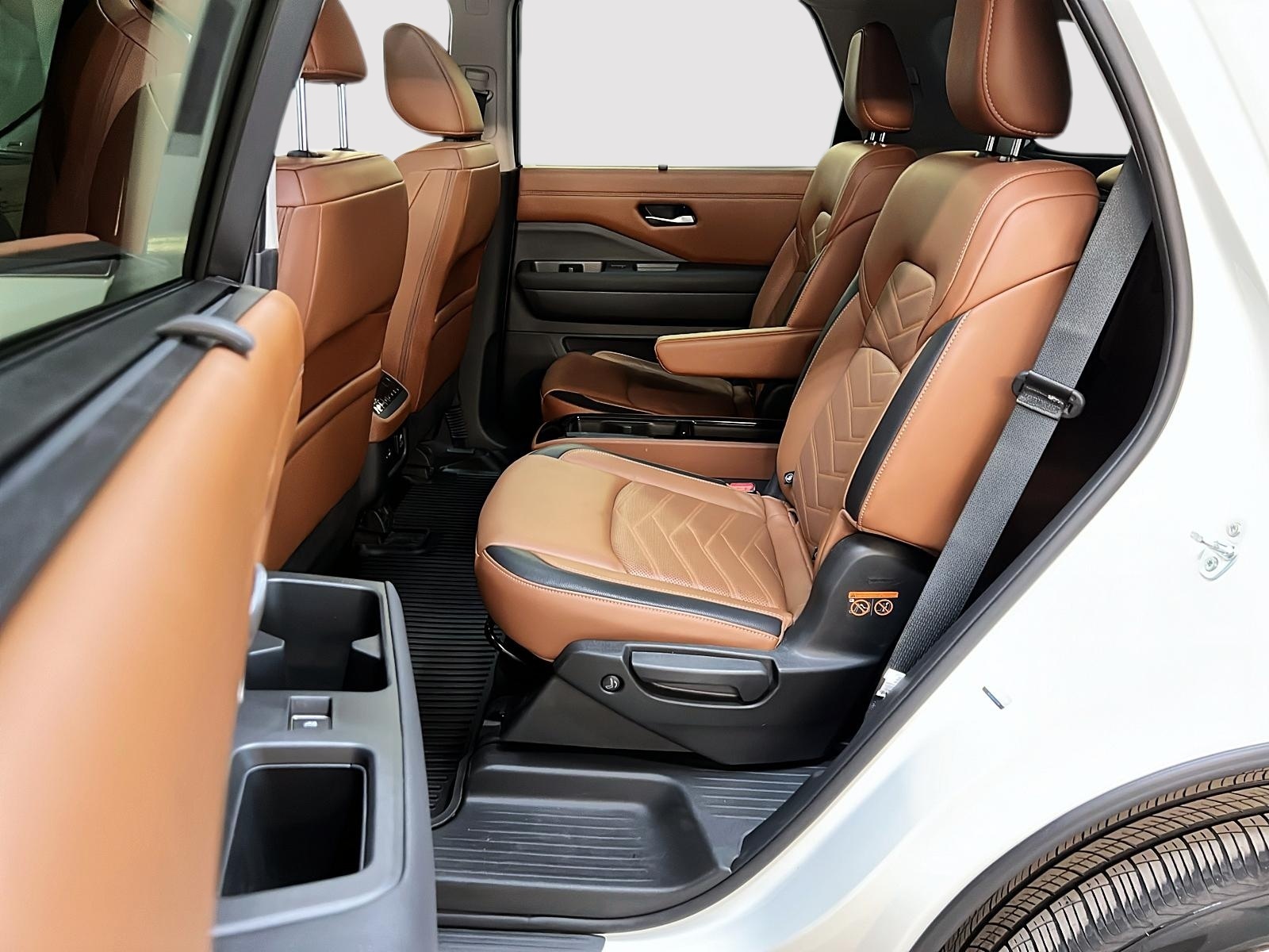 Nissan Pathfinder PLATINUM CUIR TOIT PANO NAV 4RM 2024 - image #9