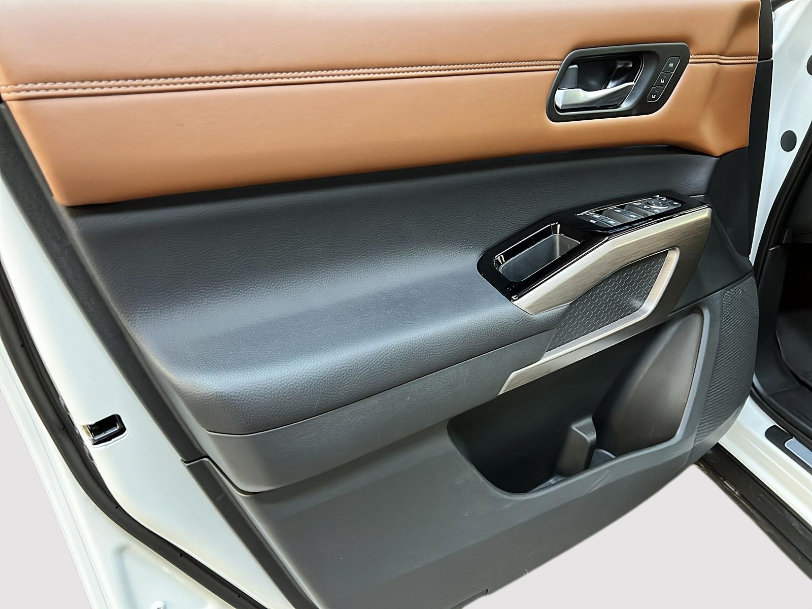 Nissan Pathfinder PLATINUM CUIR TOIT PANO NAV 4RM 2024 - image #27