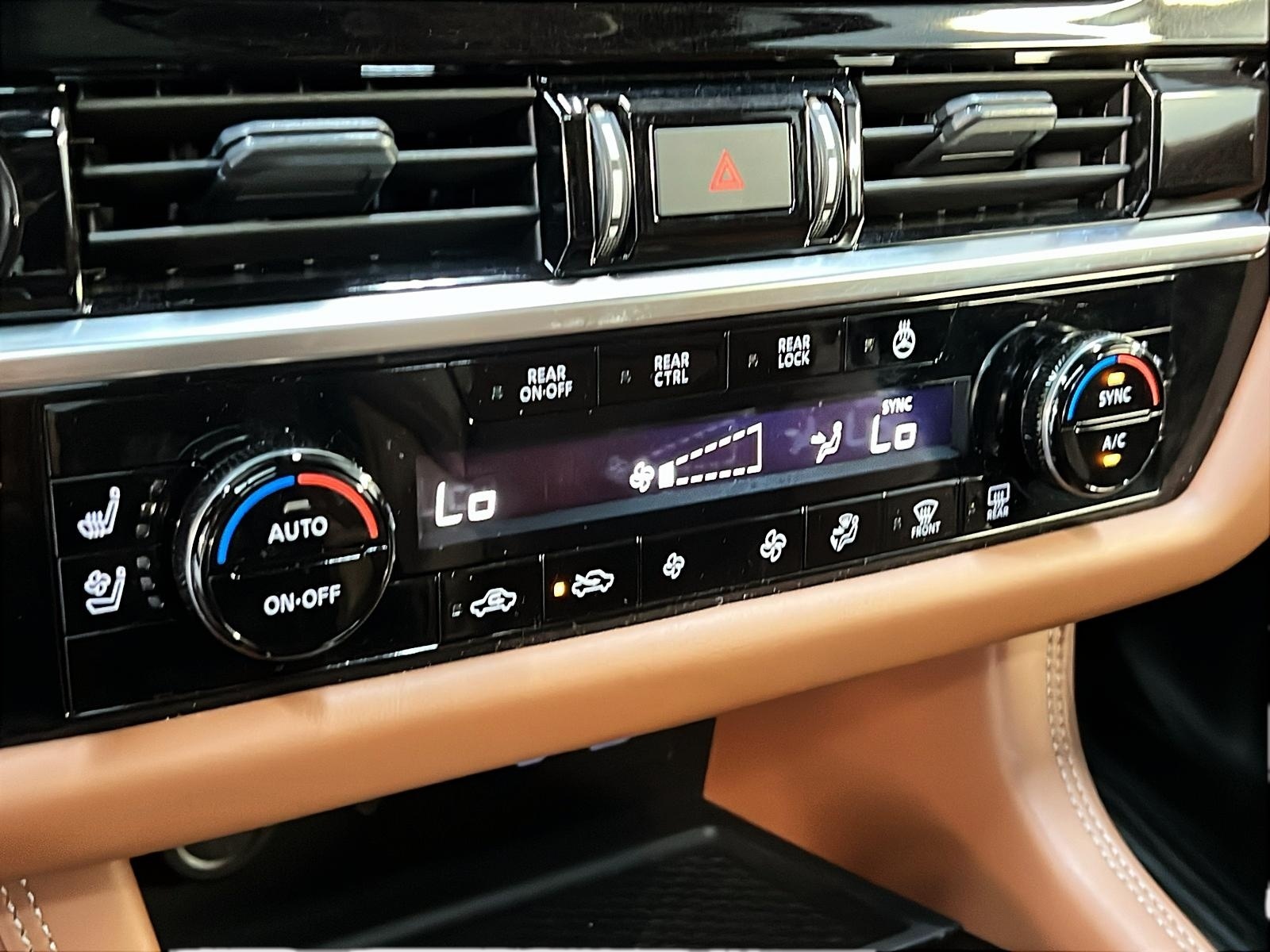 Nissan Pathfinder PLATINUM CUIR TOIT PANO NAV 4RM 2024 - image #18