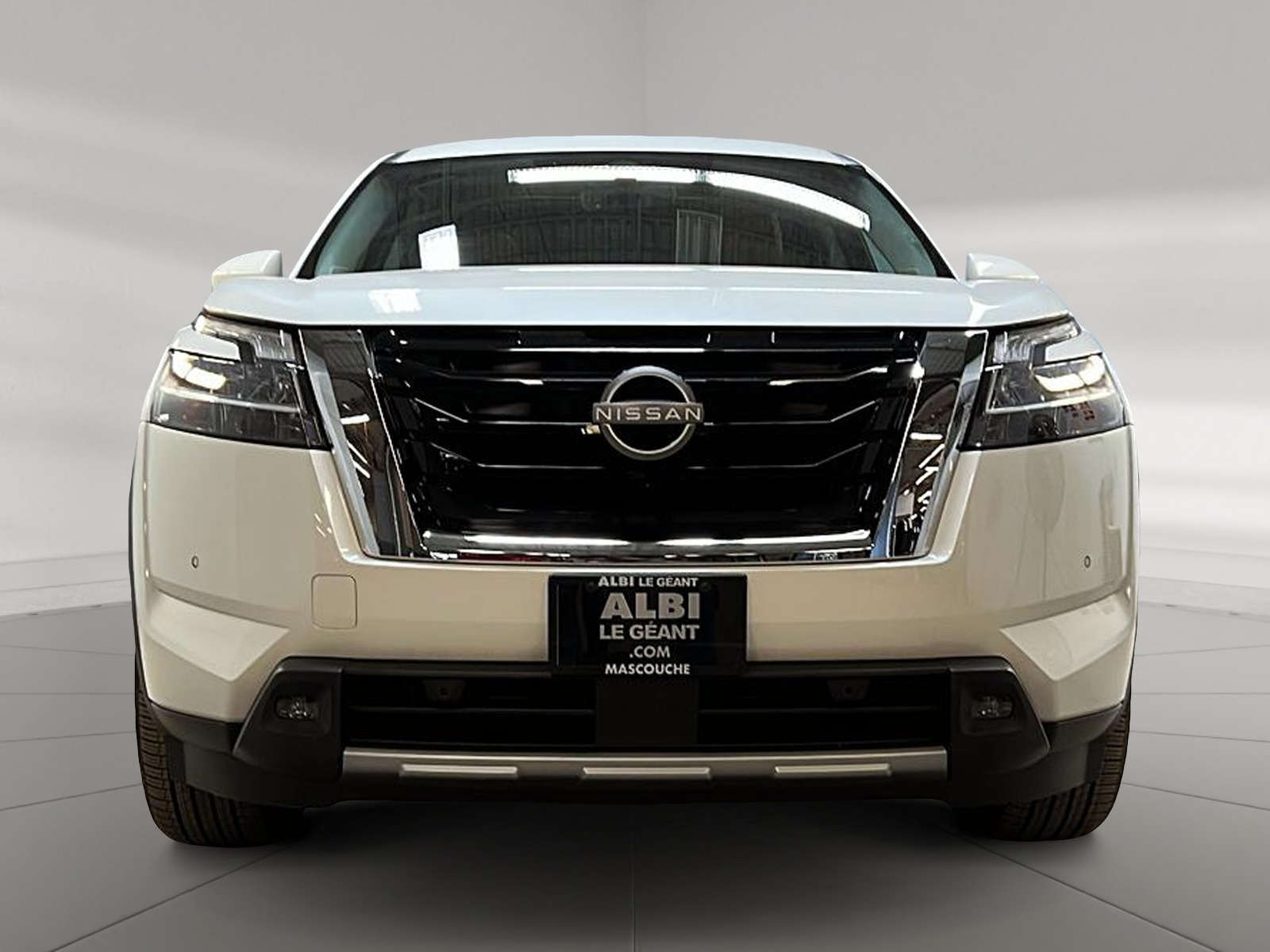 Nissan Pathfinder PLATINUM CUIR TOIT PANO NAV 4RM 2024 - image #2