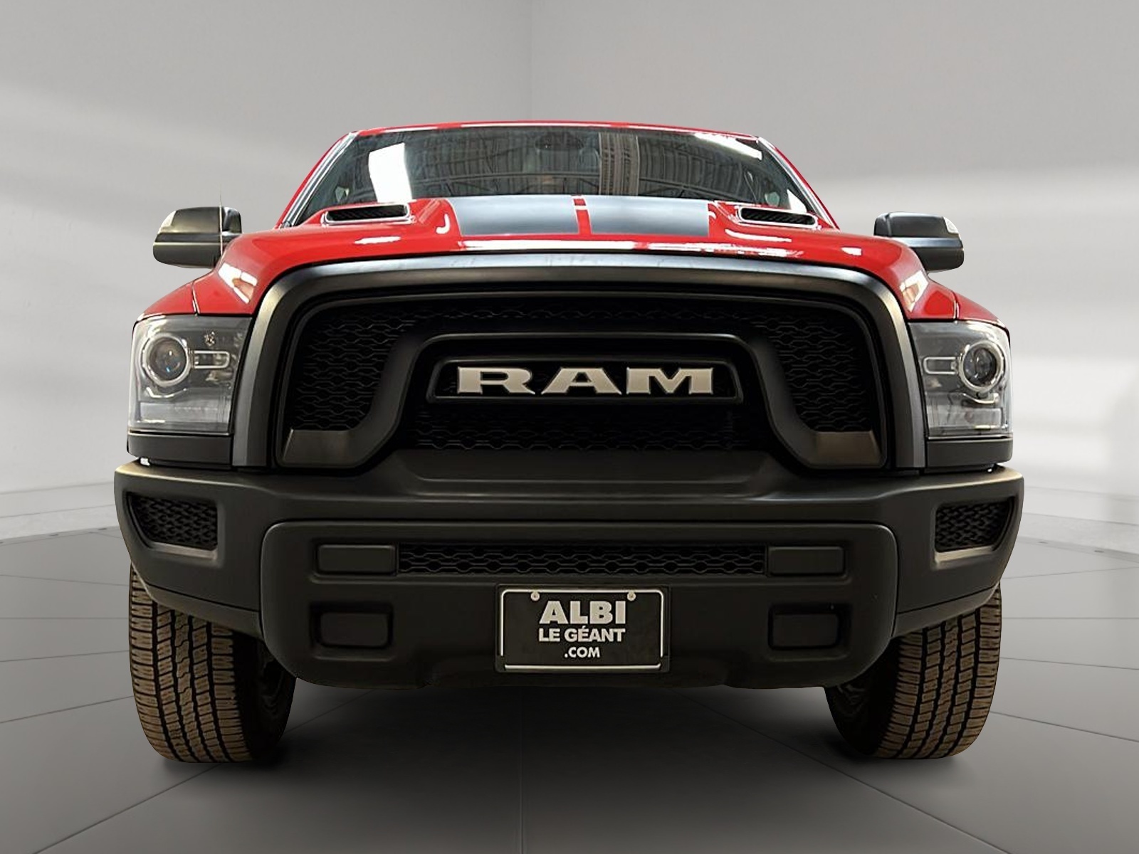 RAM 1500 Classic WARLOCK CREW CAB NAV 4X4 2023 - image #2