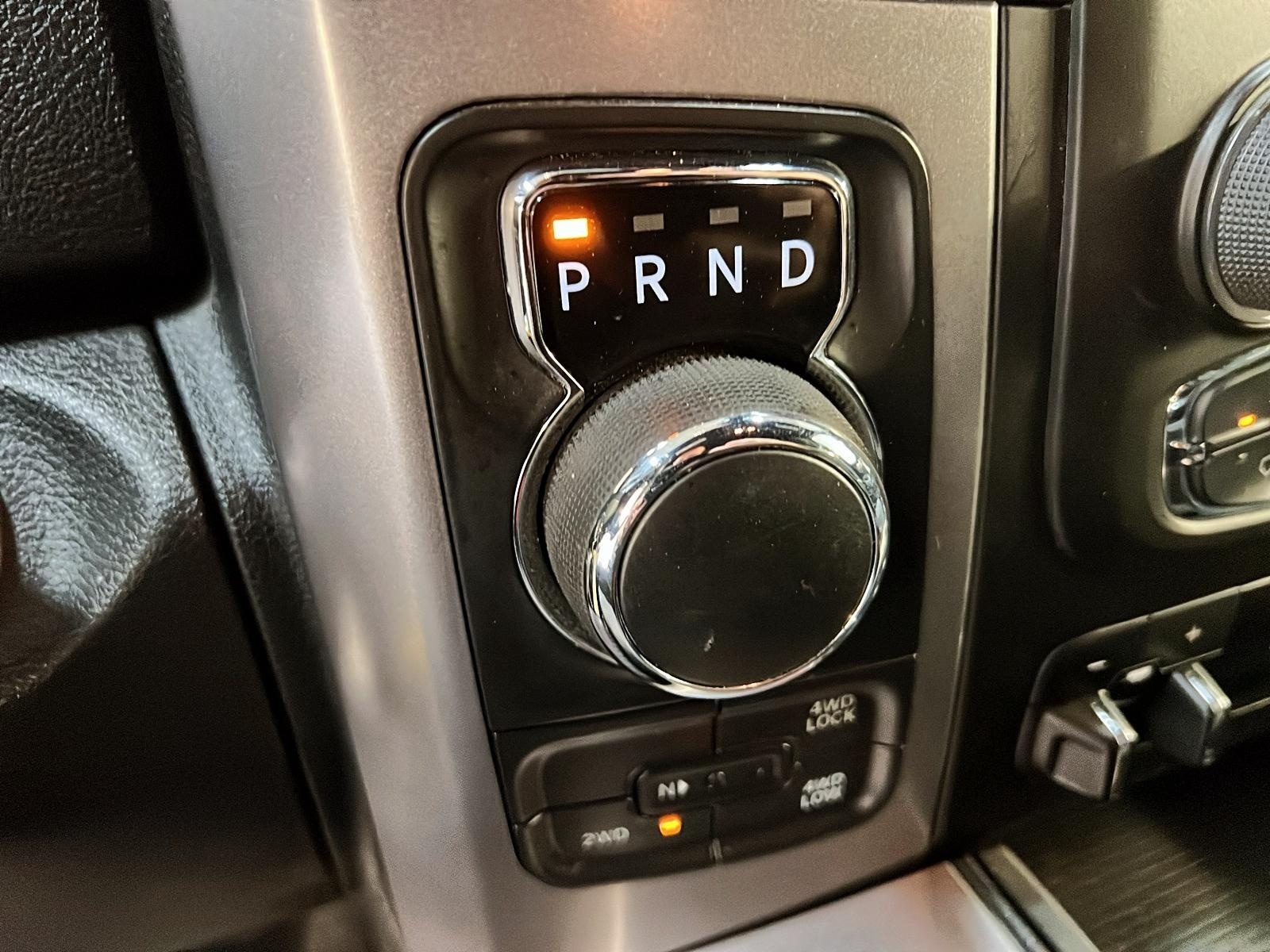 RAM 1500 Classic WARLOCK CREW CAB NAV 4X4 2023 - image #13