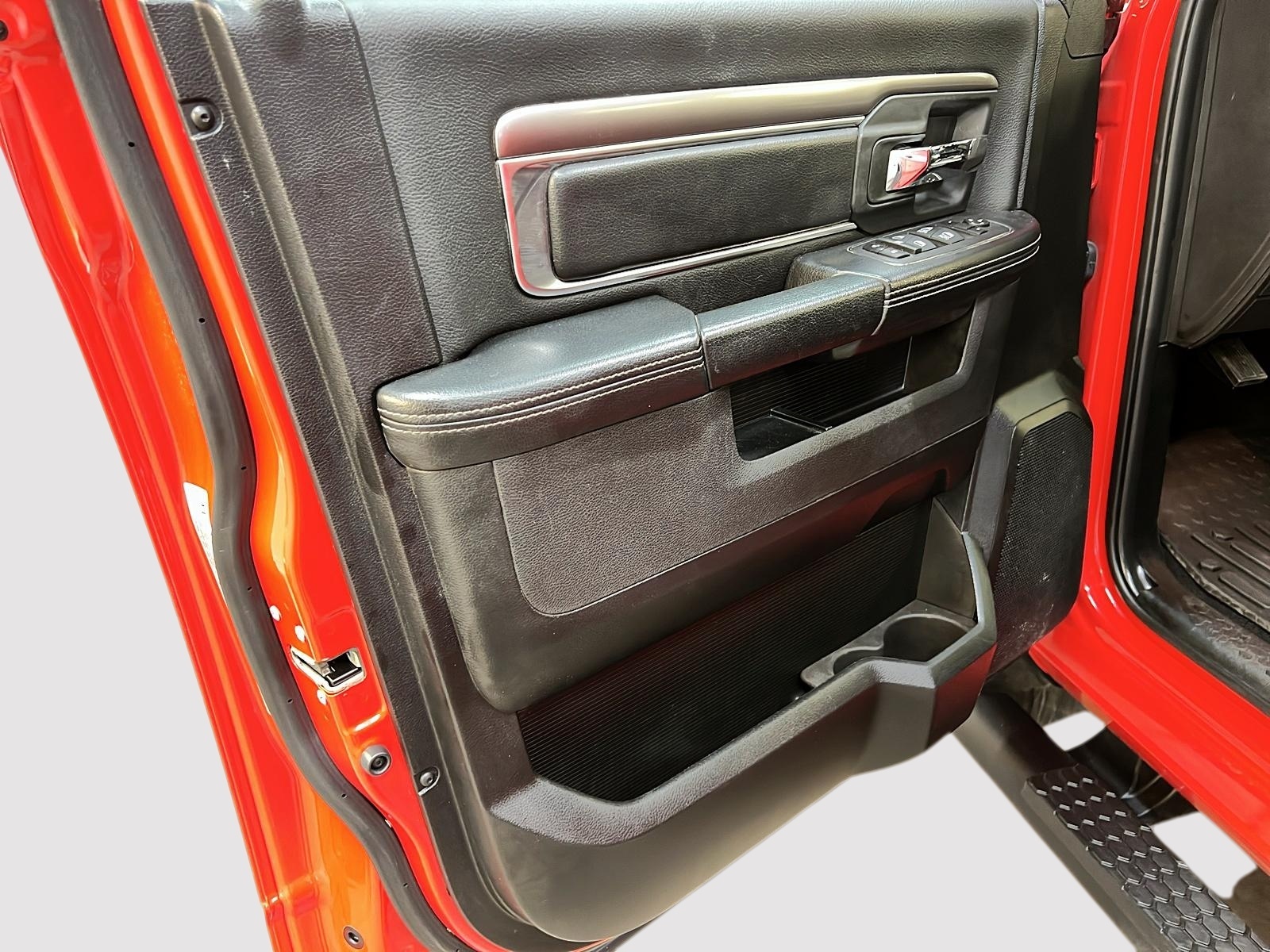 RAM 1500 Classic WARLOCK CREW CAB NAV 4X4 2023 - image #21