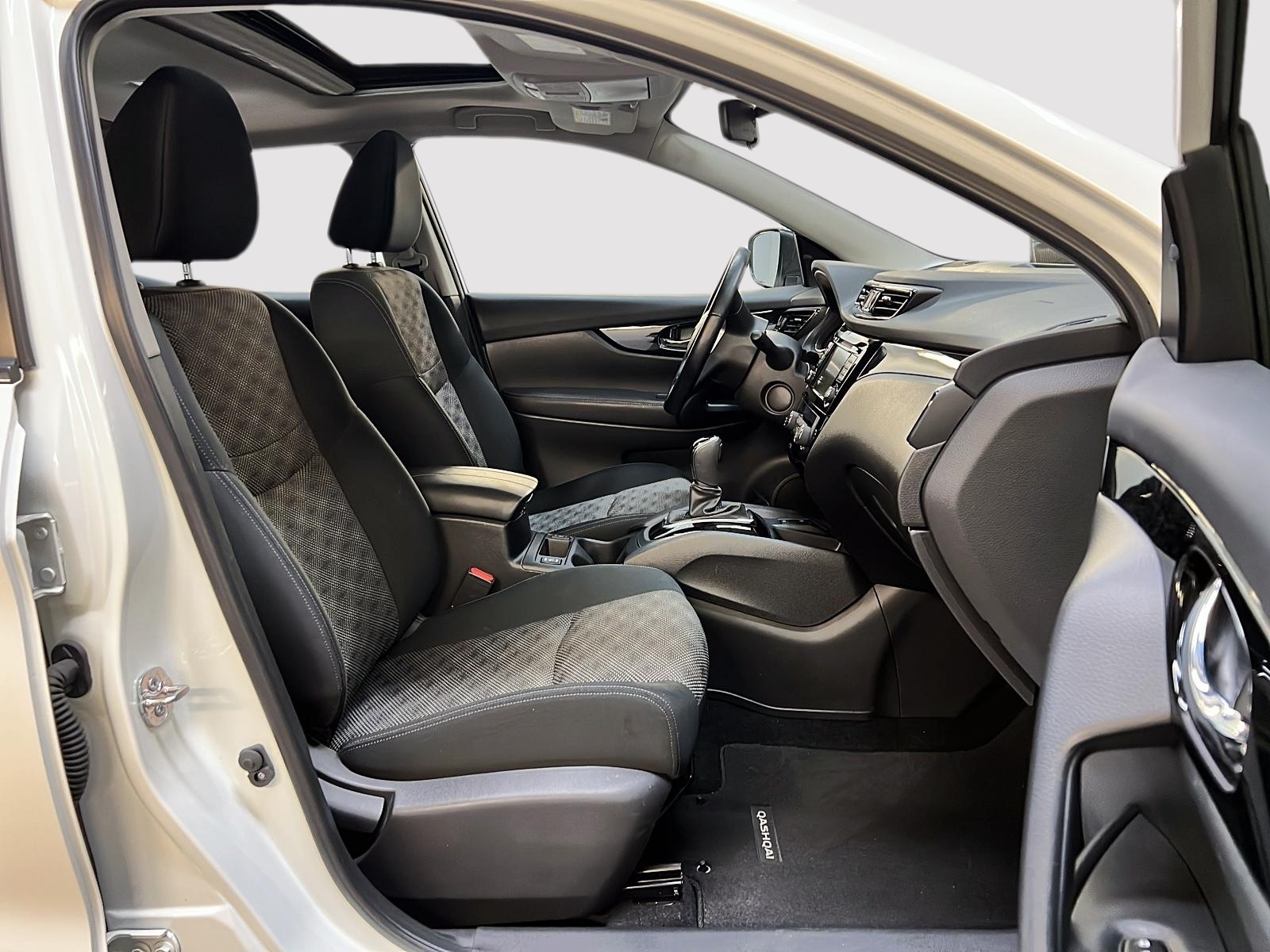 Nissan Qashqai SV TOIT 2022 - image #8