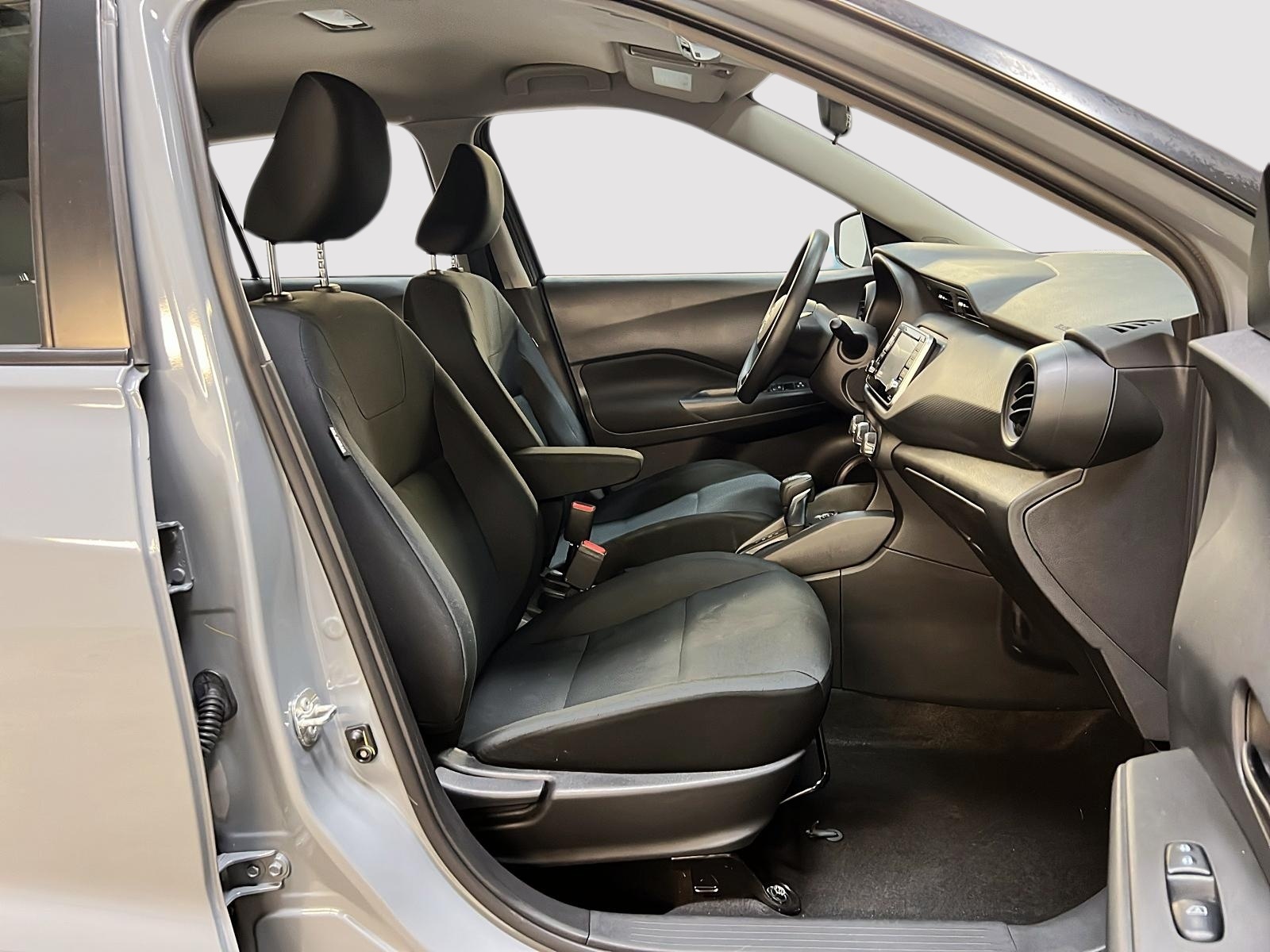 Nissan Kicks S 2023 - image #8