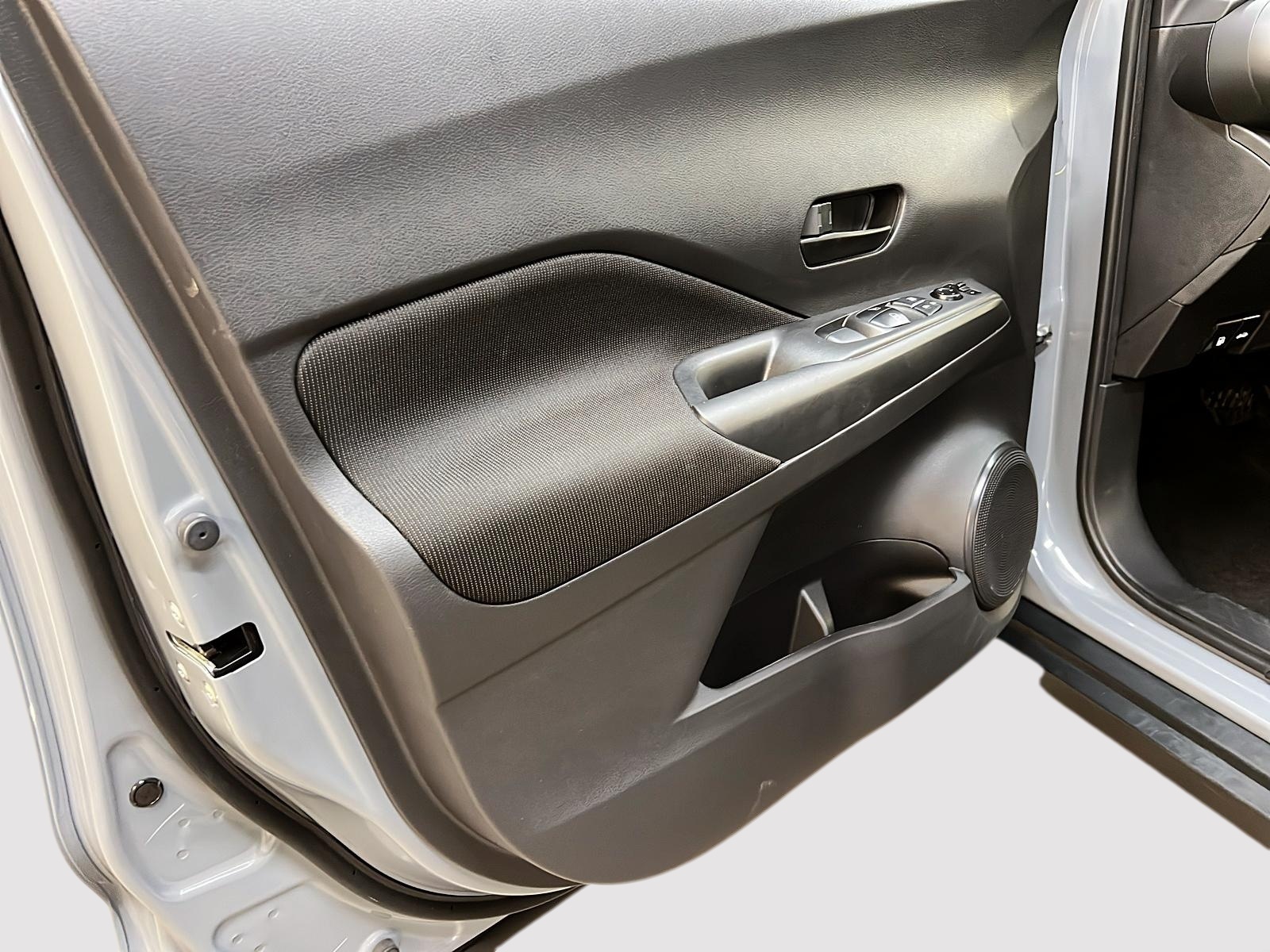 Nissan Kicks S 2023 - image #22