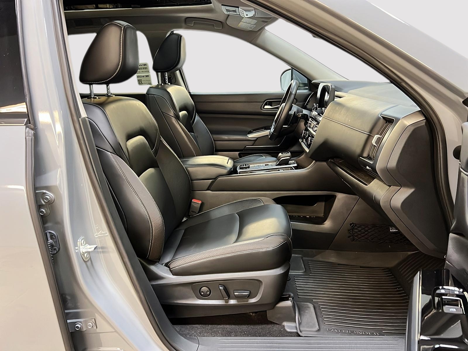 Nissan Pathfinder SL CUIR TOIT PANO NAV 4RM 2024 - image #8
