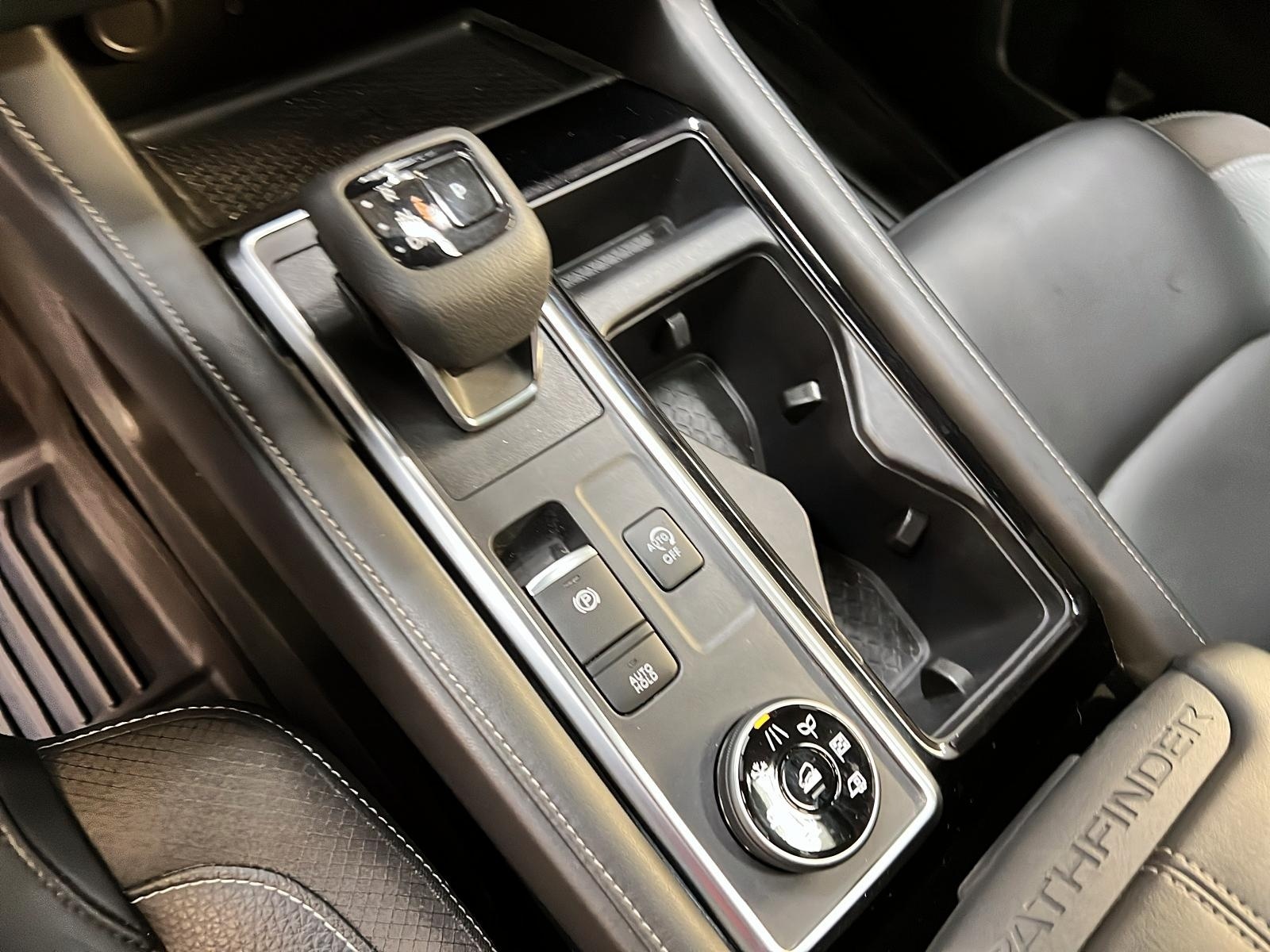 Nissan Pathfinder SL CUIR TOIT PANO NAV 4RM 2024 - image #17