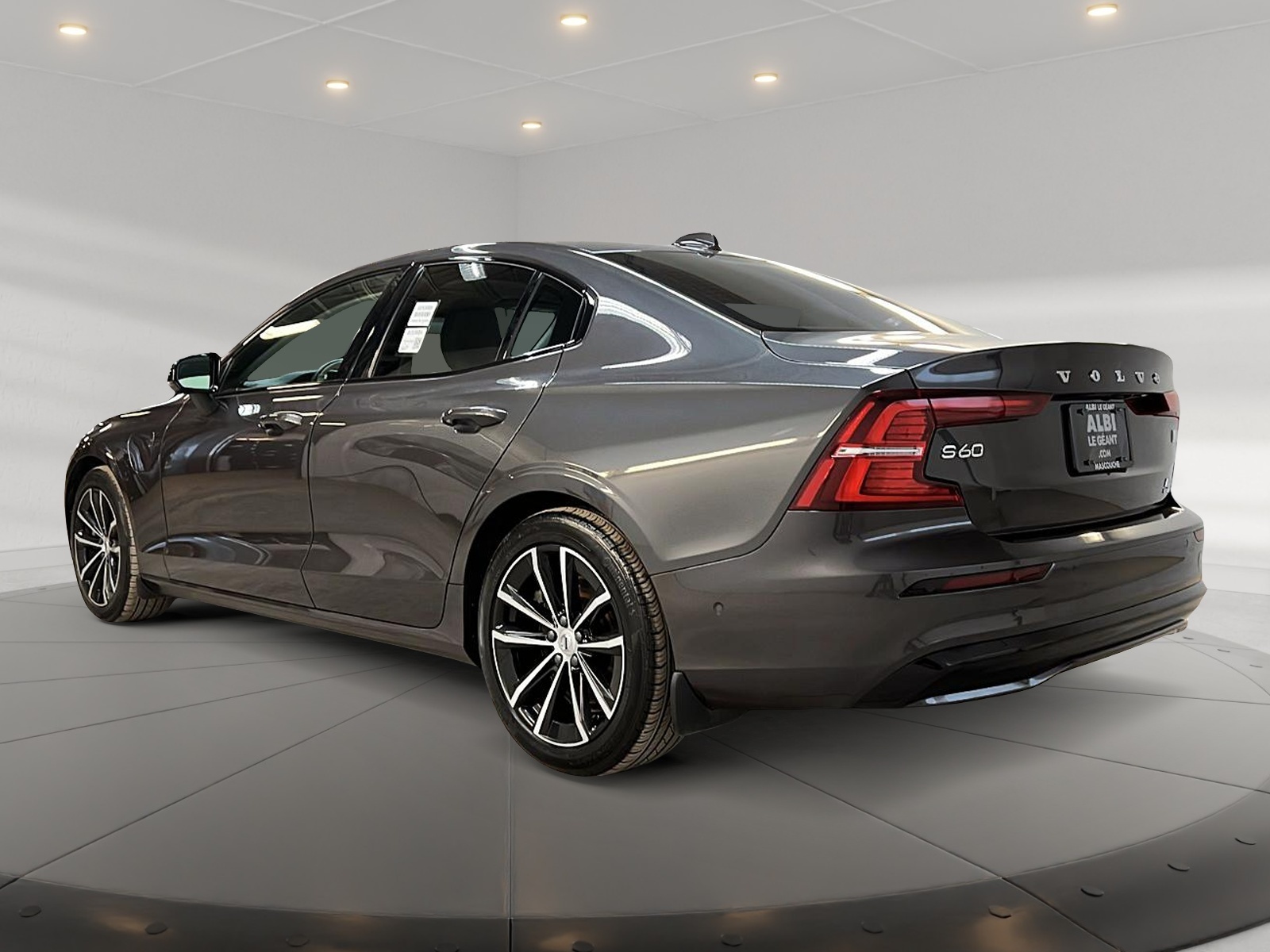 Volvo S60 T8 RECHARGE PLUS  CUIR TOIT NAV 2024 - image #6
