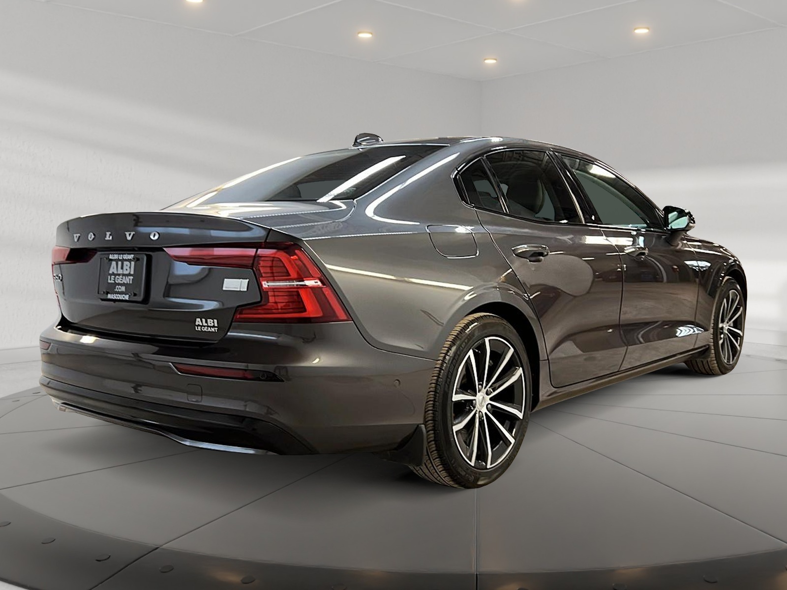 Volvo S60 T8 RECHARGE PLUS  CUIR TOIT NAV 2024 - image #4