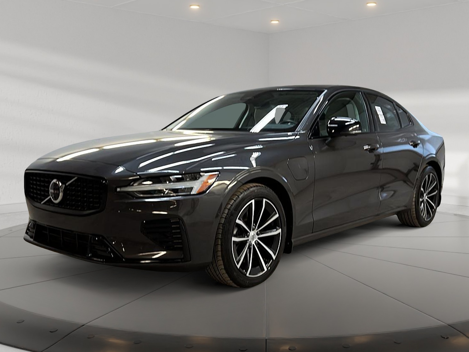 Volvo S60 2024 - Image #1
