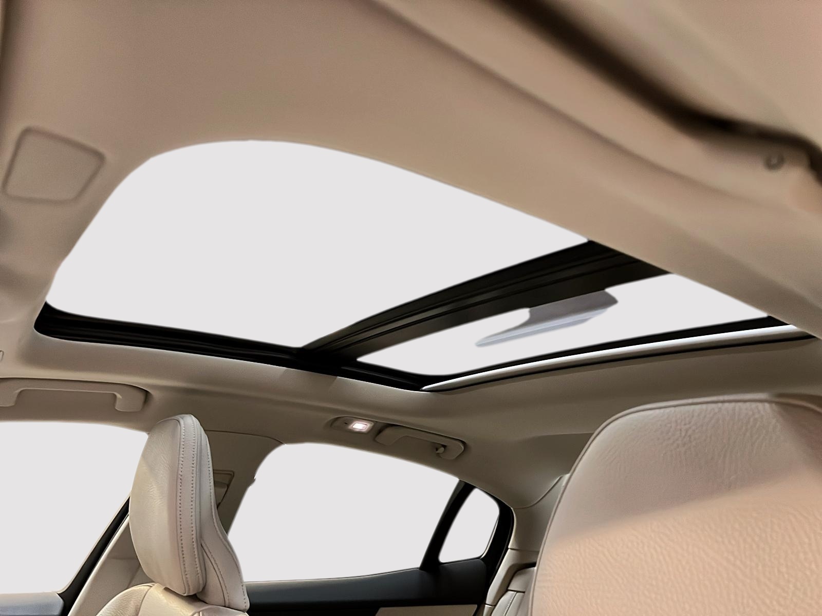 Volvo S60 T8 RECHARGE PLUS  CUIR TOIT NAV 2024 - image #10