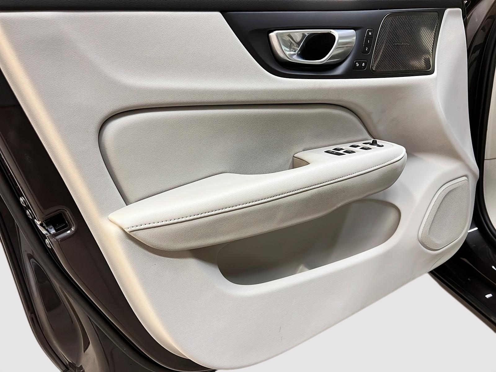 Volvo S60 T8 RECHARGE PLUS  CUIR TOIT NAV 2024 - image #25