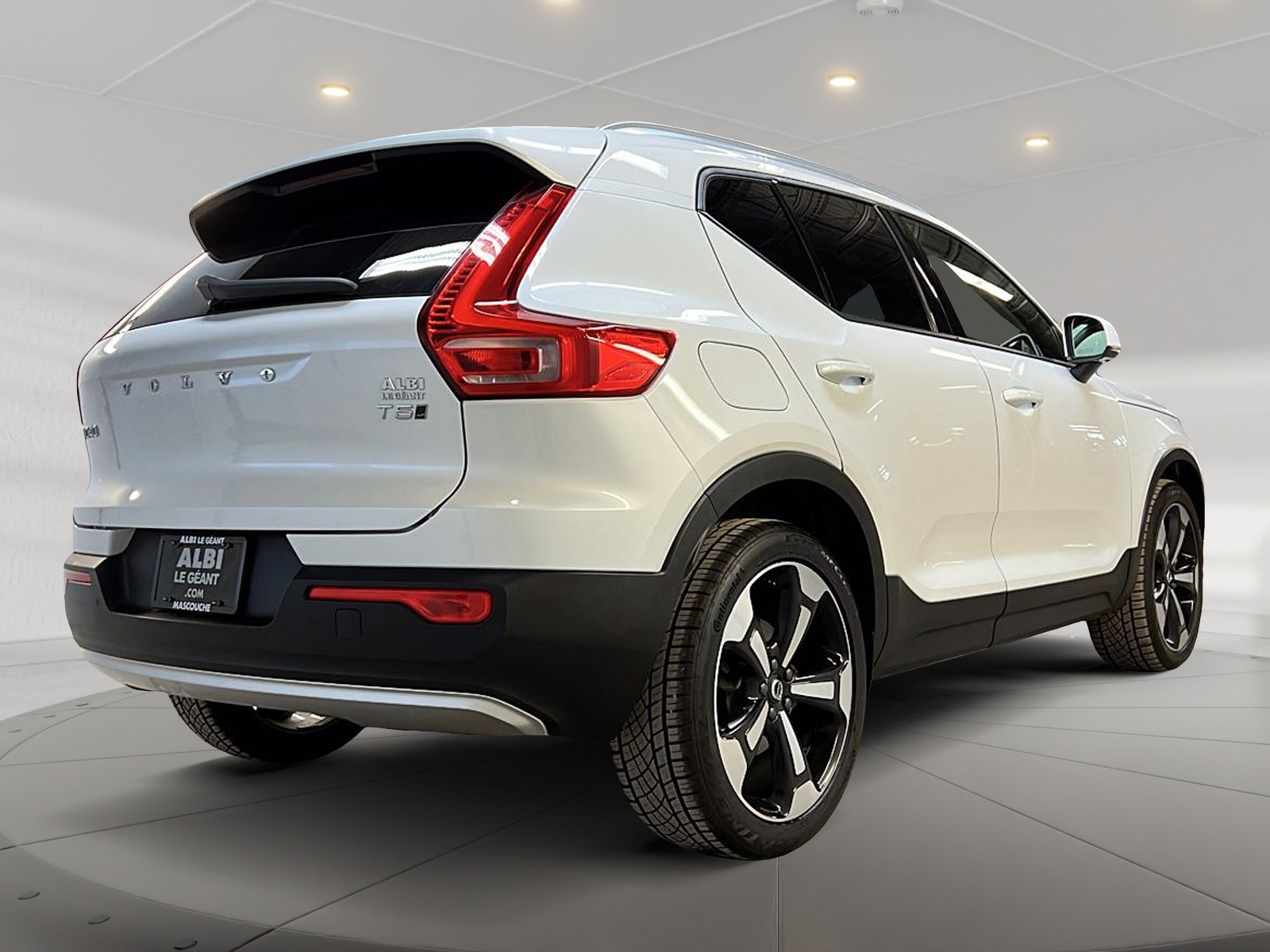 Volvo XC40 T5 MOMENTUM CUIR TOIT PANO NAV 2022 - image #4