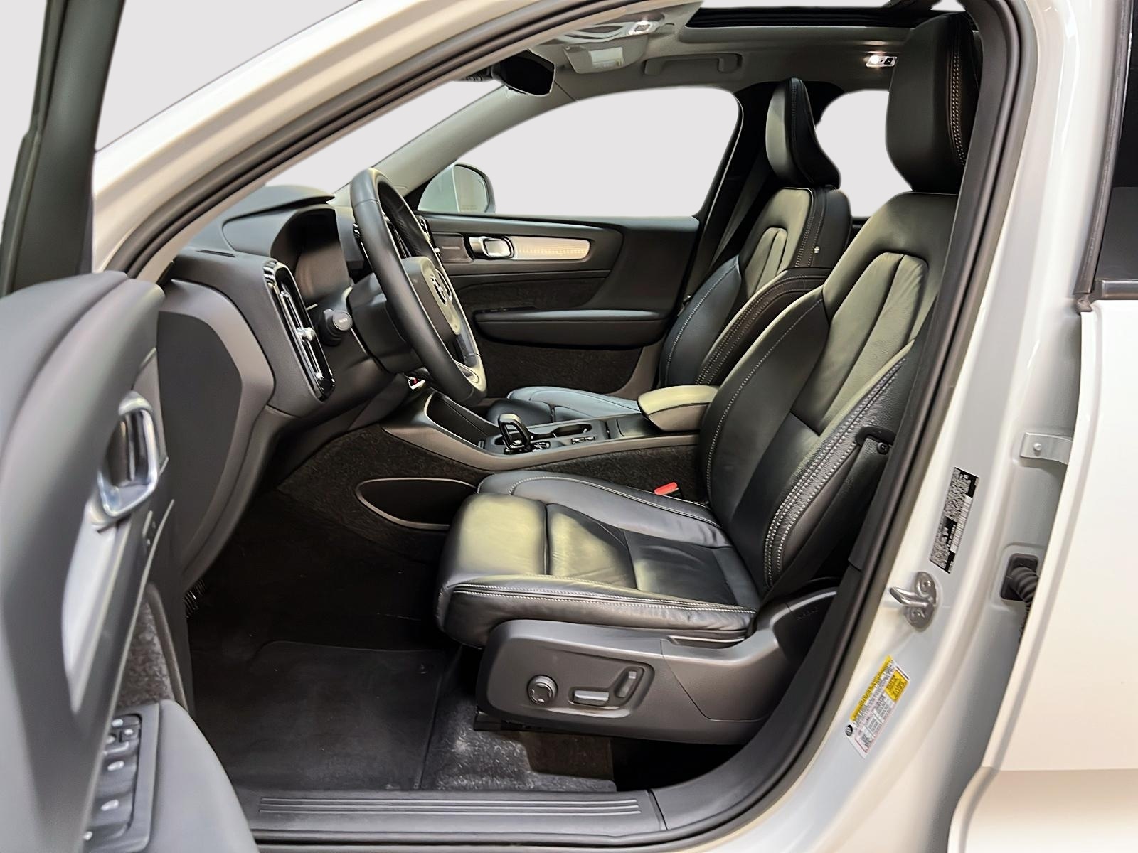 Volvo XC40 2022 - Image #7