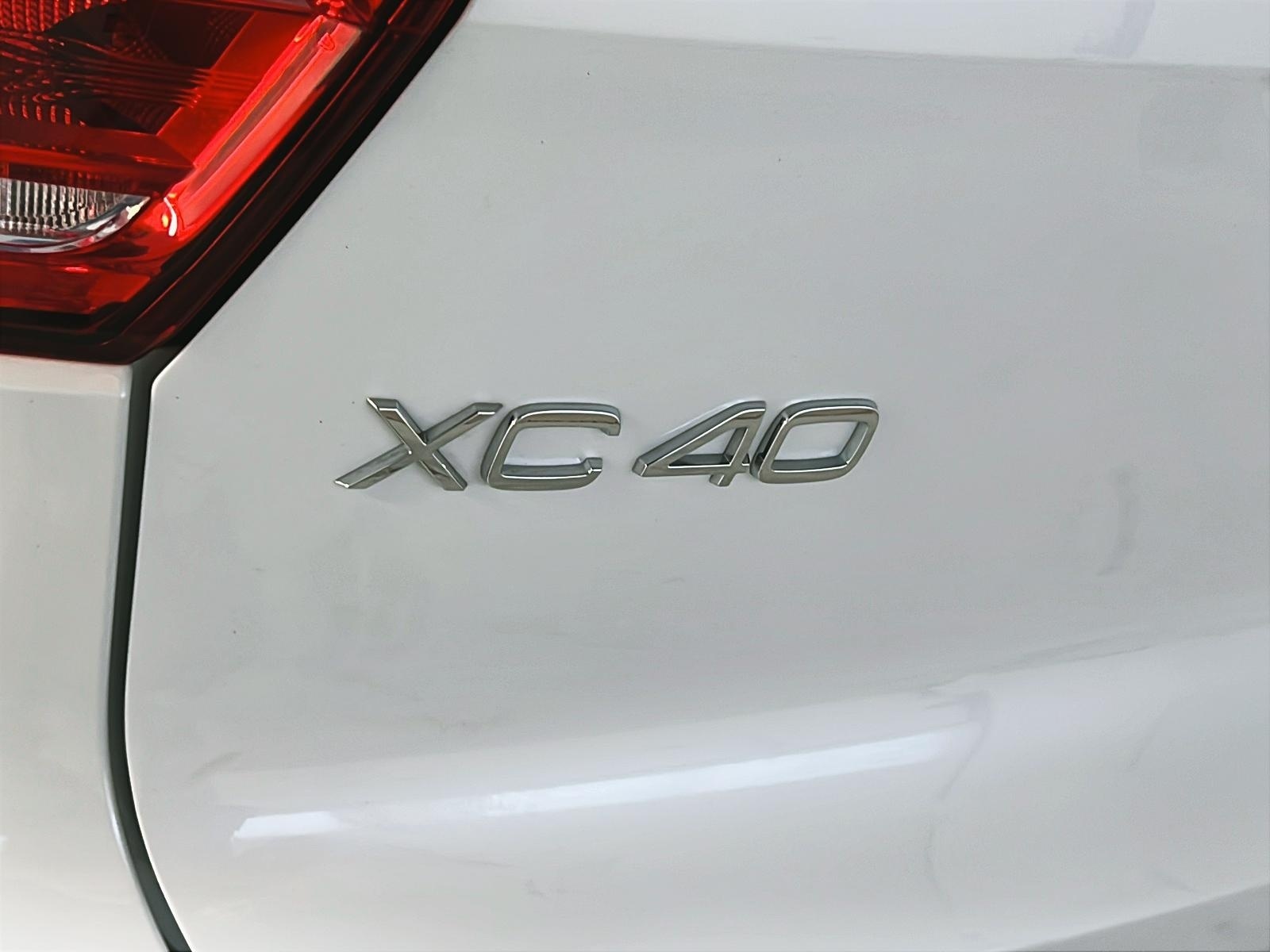 Volvo XC40 T5 MOMENTUM CUIR TOIT PANO NAV 2022 - image #28