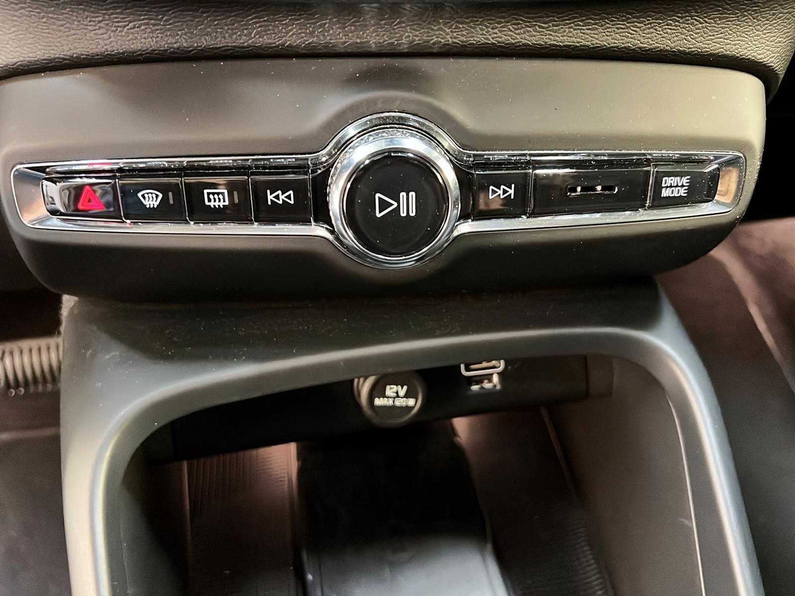 Volvo XC40 T5 MOMENTUM CUIR TOIT PANO NAV 2022 - image #16