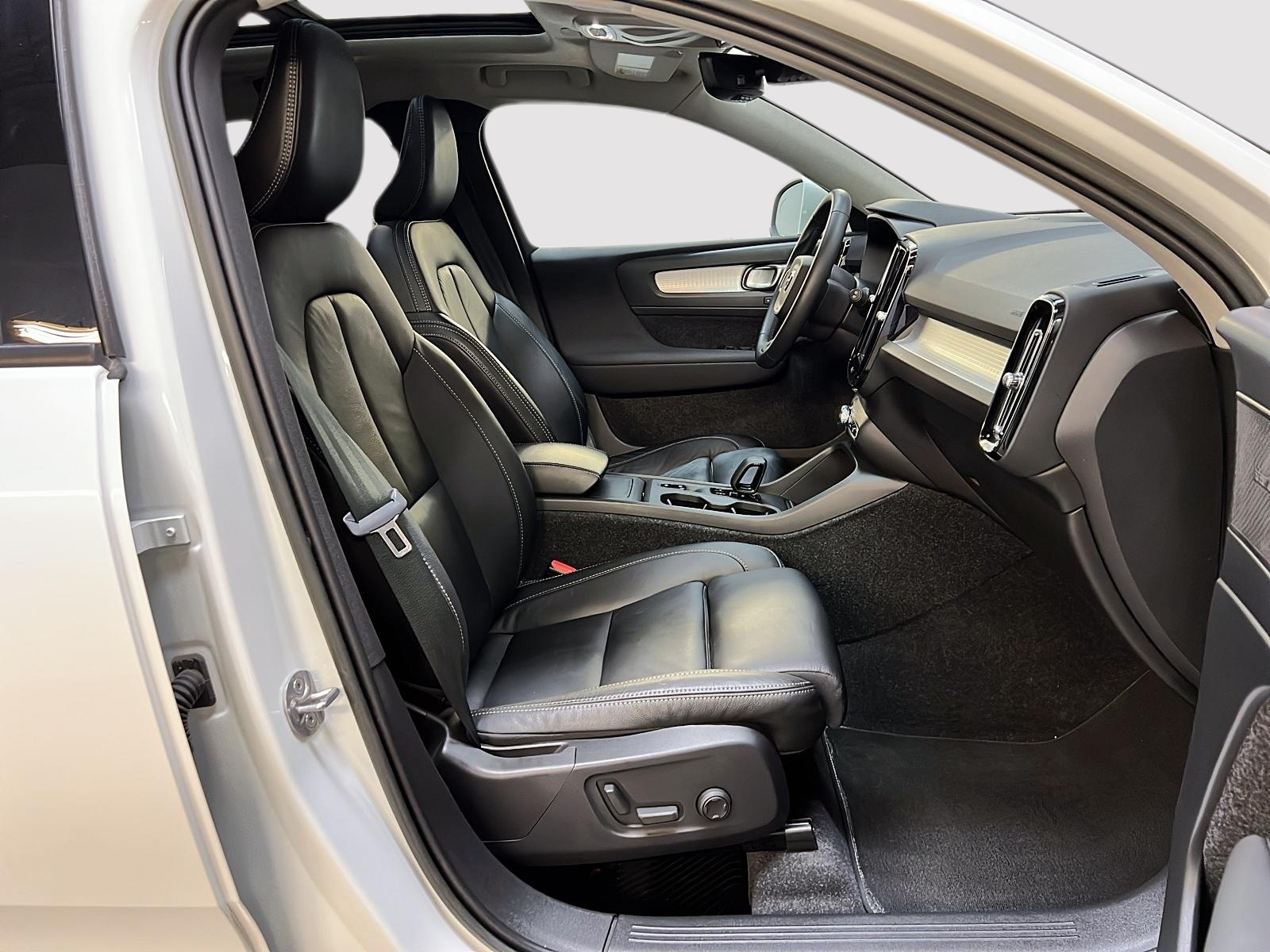 Volvo XC40 T5 MOMENTUM CUIR TOIT PANO NAV 2022 - image #8