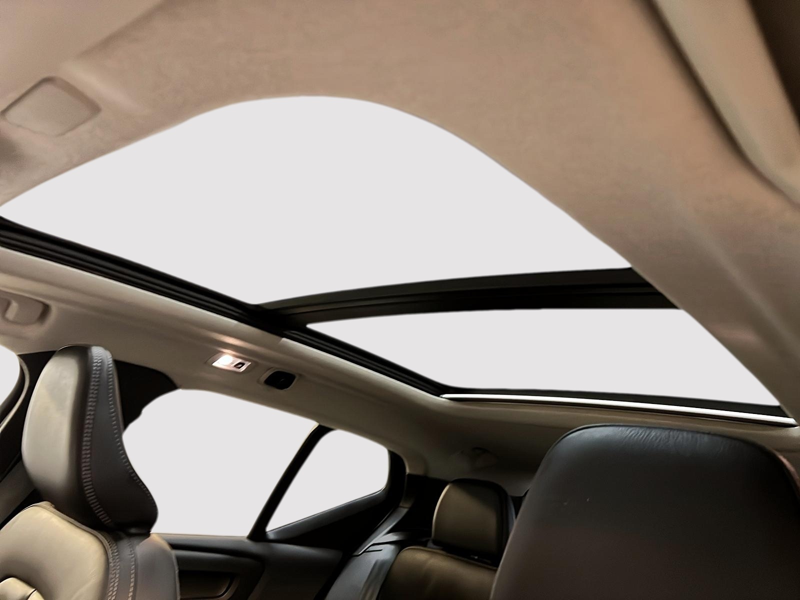 Volvo XC40 2022 - Image #10