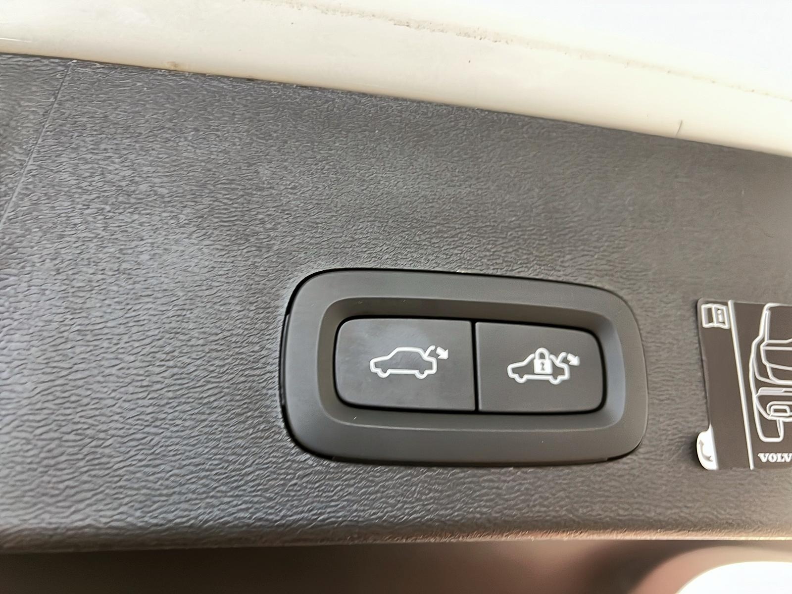 Volvo XC40 T5 MOMENTUM CUIR TOIT PANO NAV 2022 - image #14