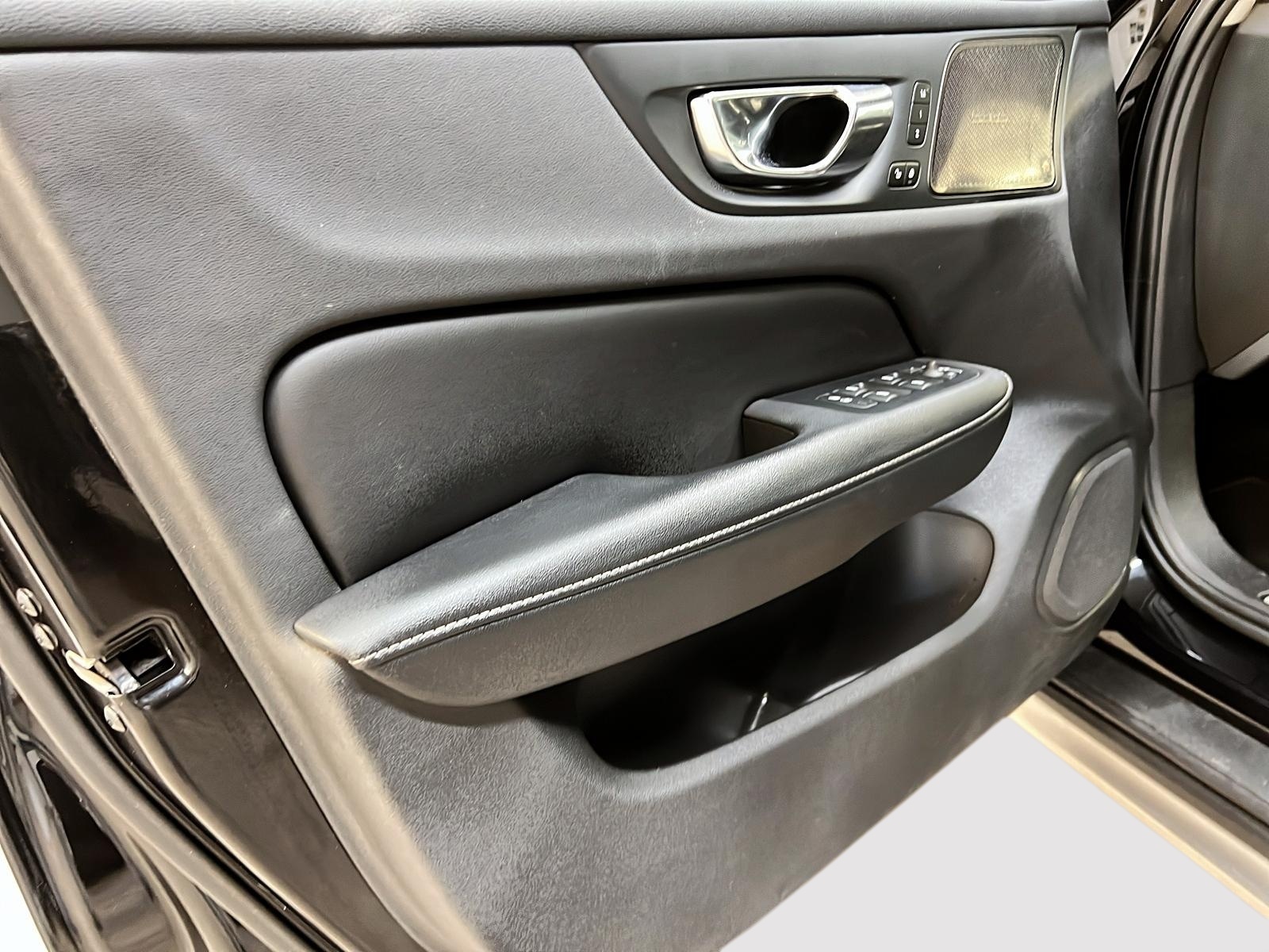 Volvo V60 T5 CROSS COUNTRY  CUIR TOIT PANO NAV 4RM 2021 - image #26