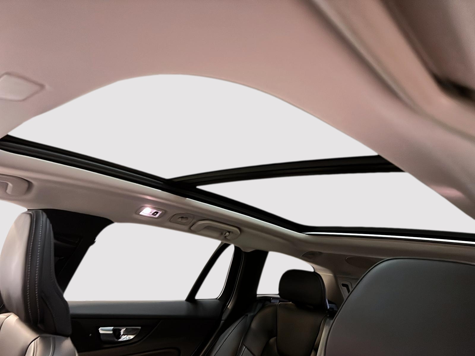 Volvo V60 2021 - Image #10