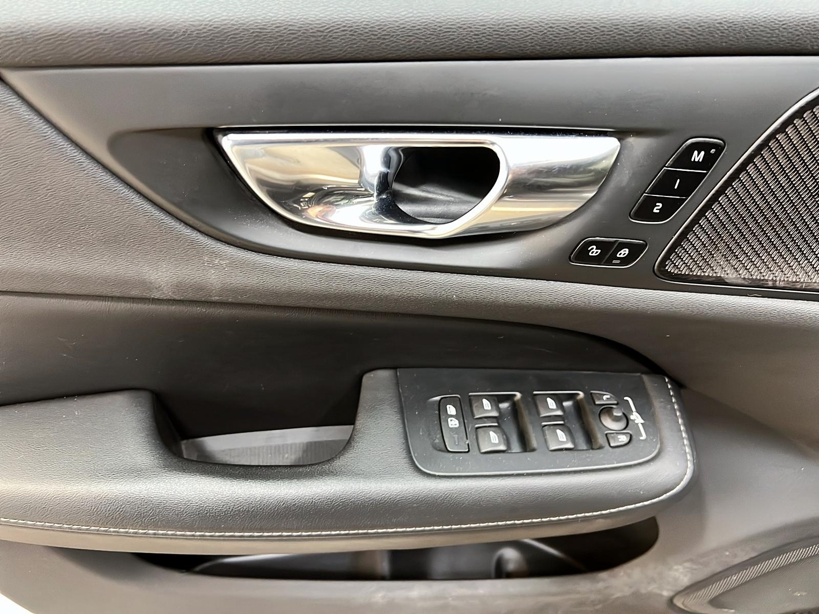Volvo V60 T5 CROSS COUNTRY  CUIR TOIT PANO NAV 4RM 2021 - image #25