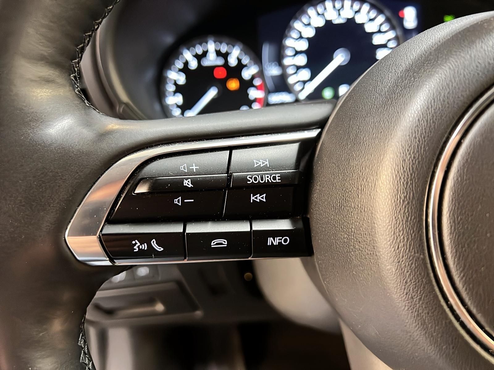 Mazda Mazda3 GT CUIR TOIT NAV 2024 - image #21