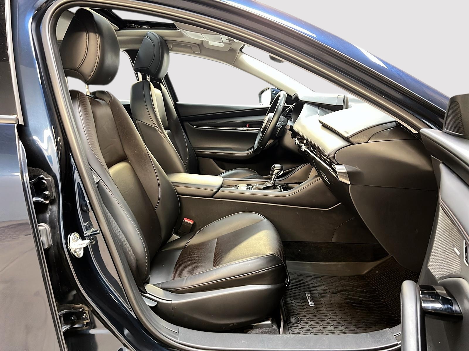 Mazda Mazda3 GT CUIR TOIT NAV 2024 - image #8