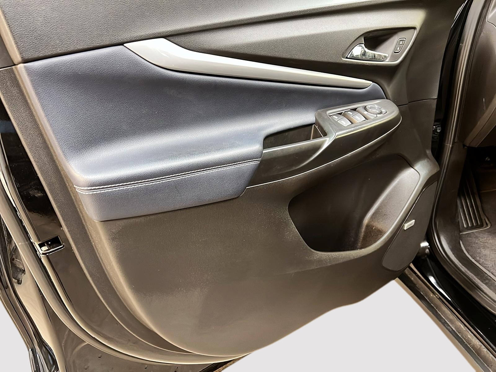 Chevrolet Bolt EUV 2022 - Image #23