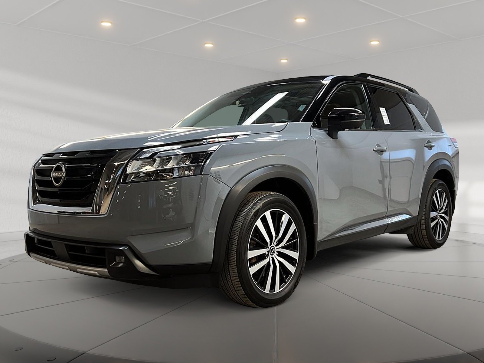 Nissan Pathfinder PLATINUM CUIR TOIT PANO NAV 4RM 2024 - image #2